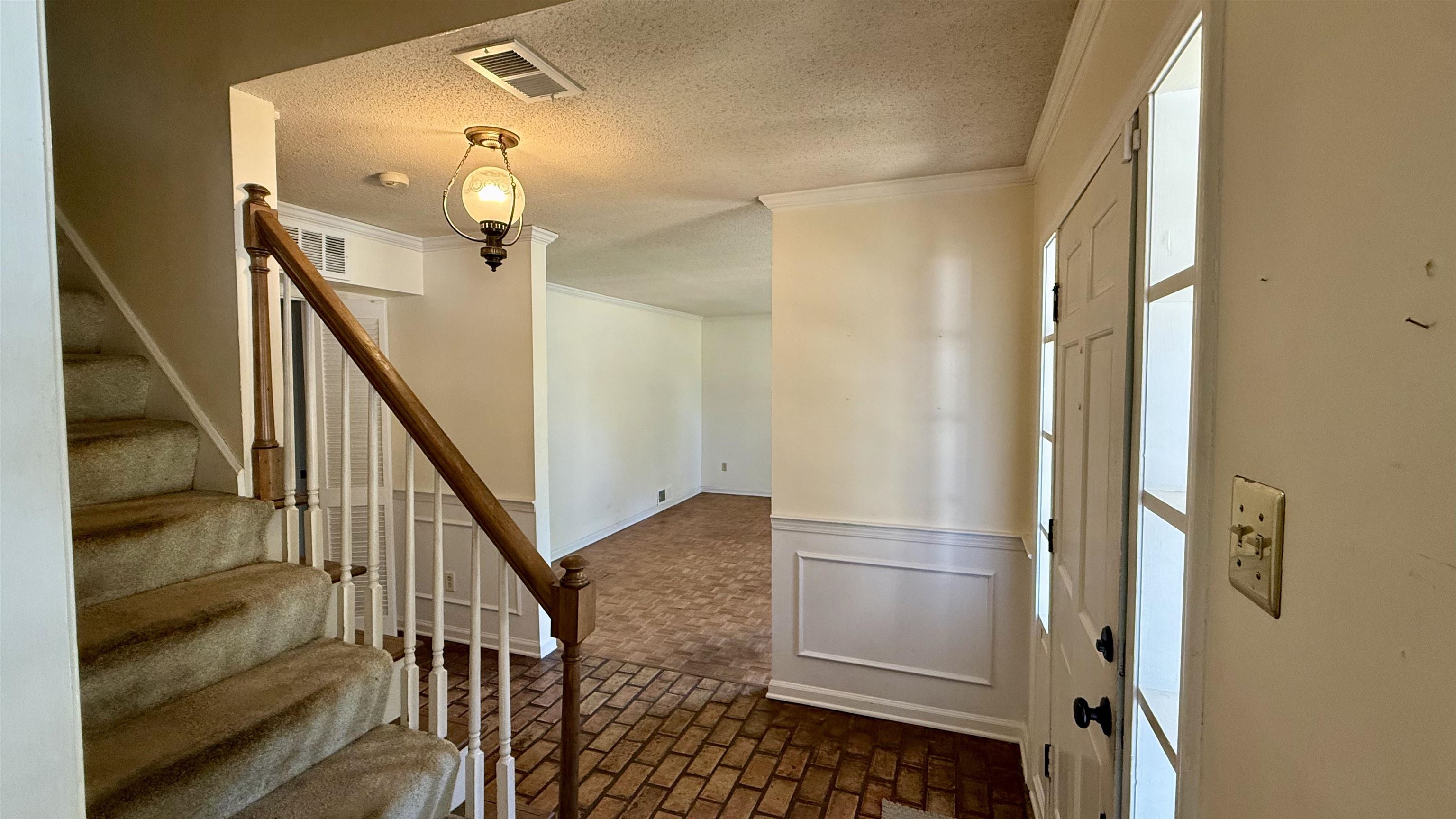 2344 Howard Rd Property Photo 6