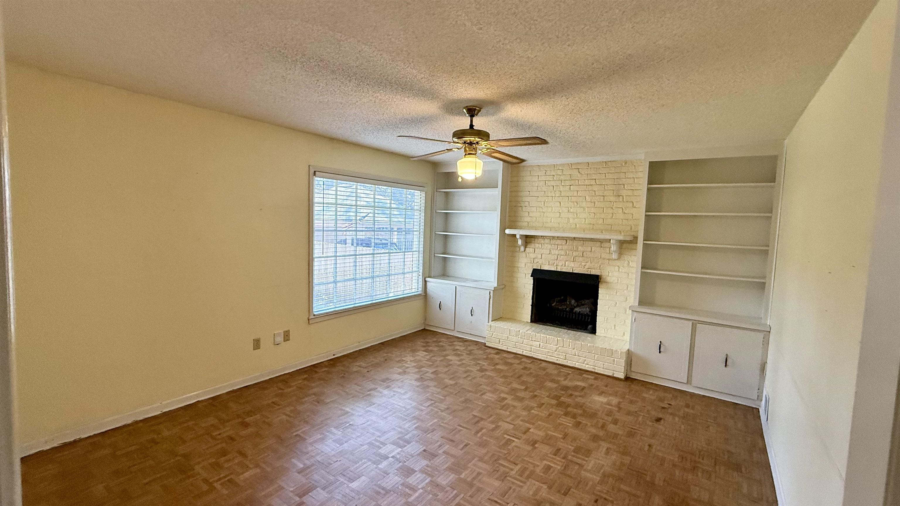 2344 Howard Rd Property Photo 8