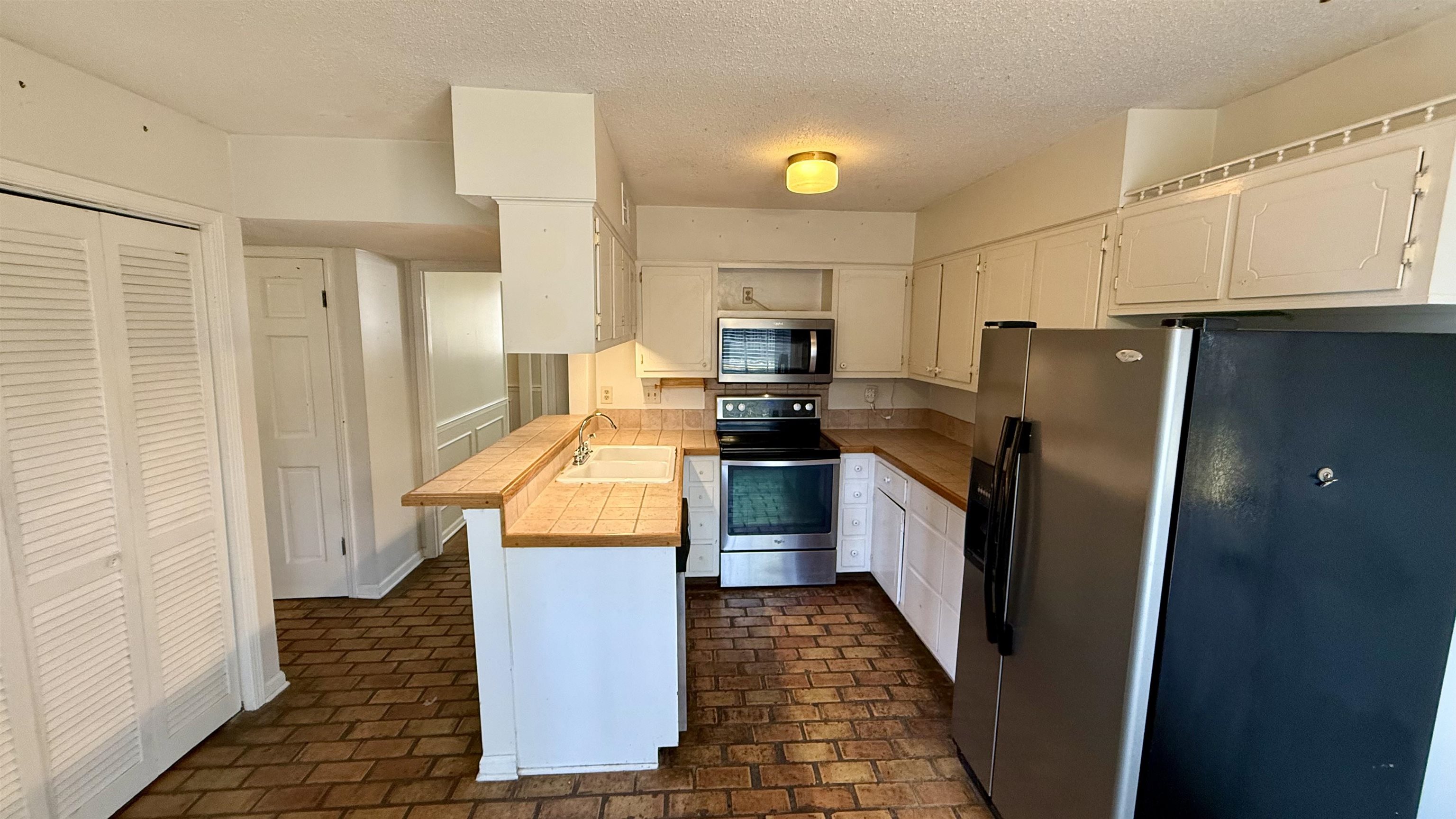 2344 Howard Rd Property Photo 14