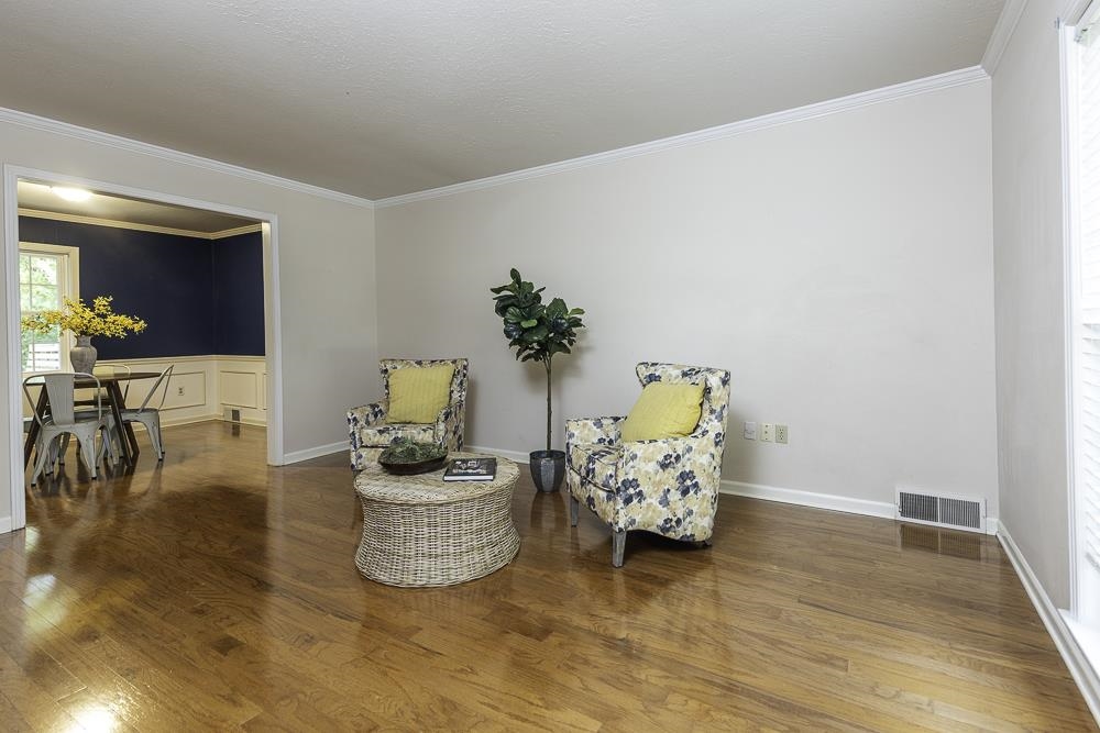 2112 Allenby Rd Property Photo 5