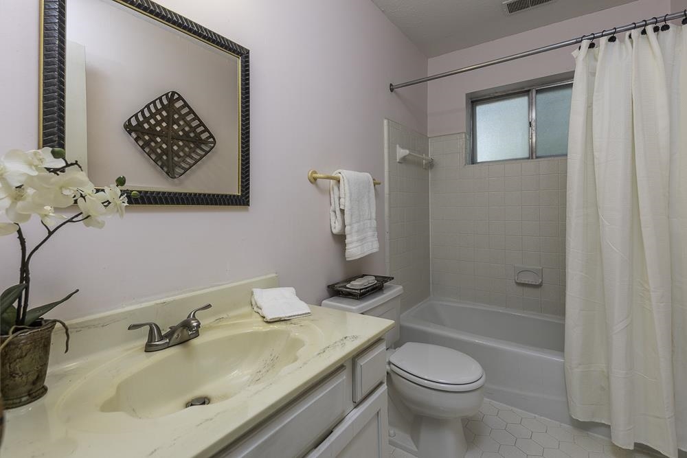 2112 Allenby Rd Property Photo 28
