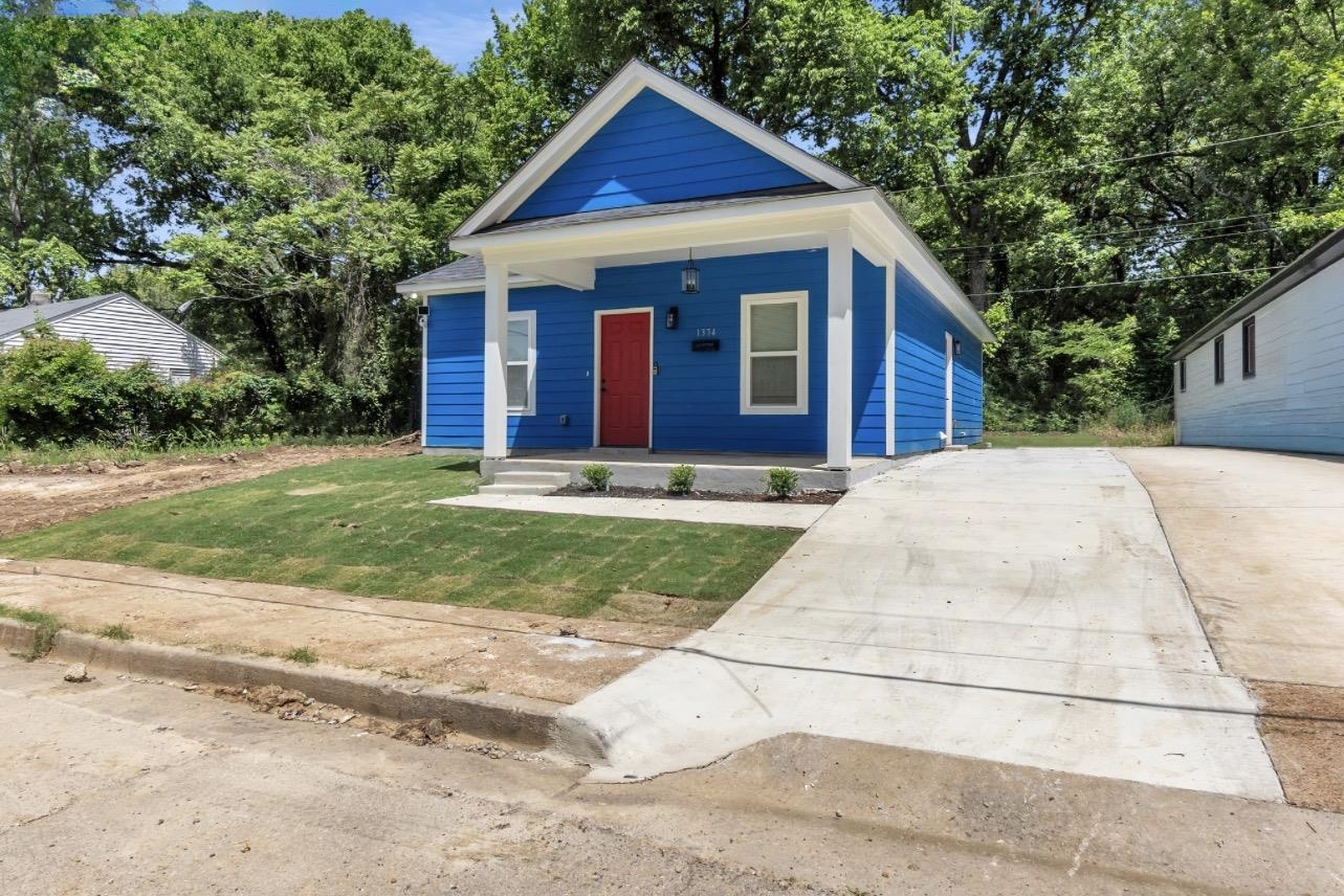 1374 Dow Pl Property Photo 2