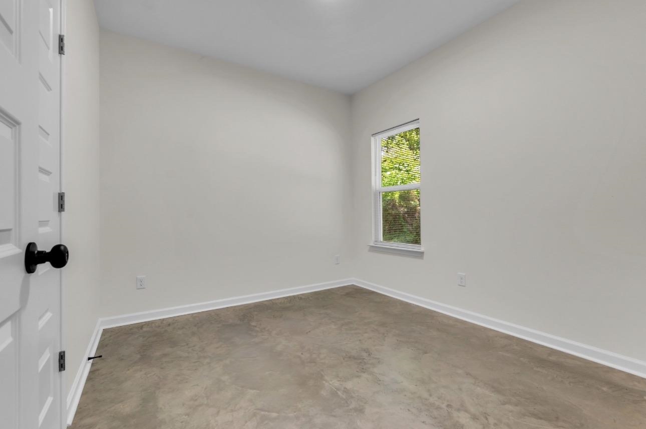 1374 Dow Pl Property Photo 4