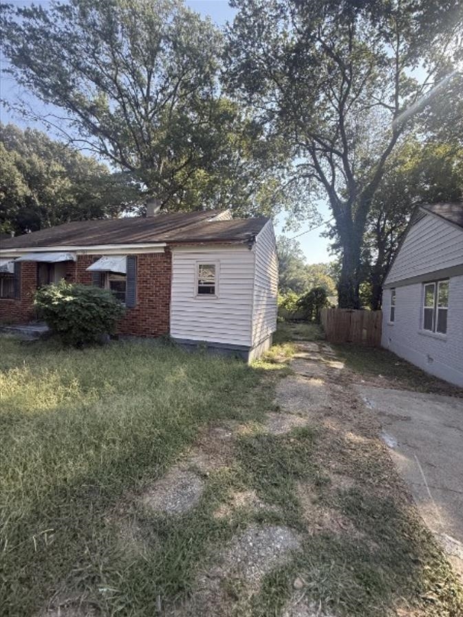 580 Marianna St Property Photo 3