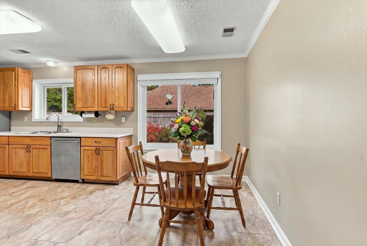 3490 Summerdale Dr Property Photo 9