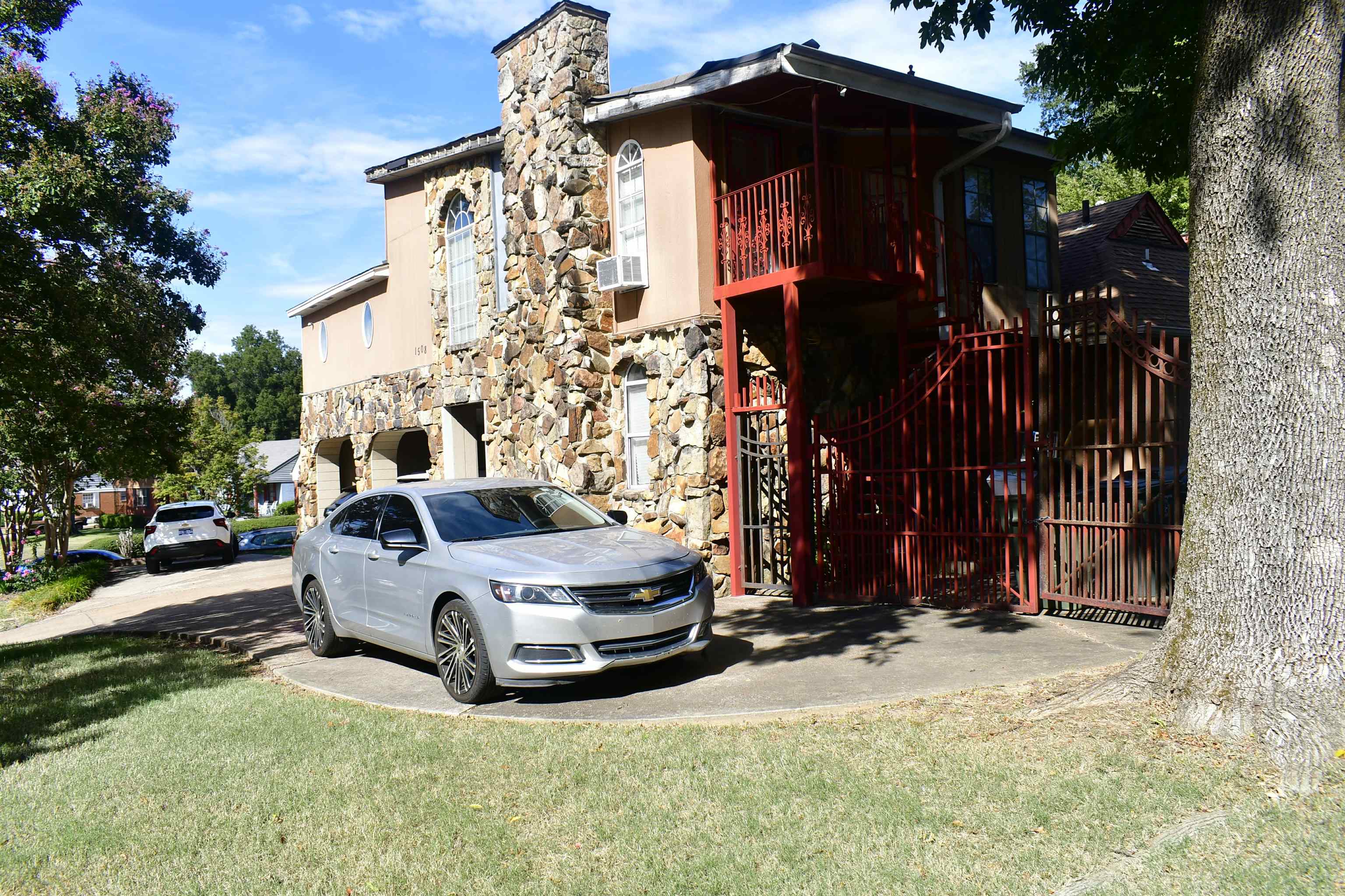 1508 Joanne St Property Photo 2