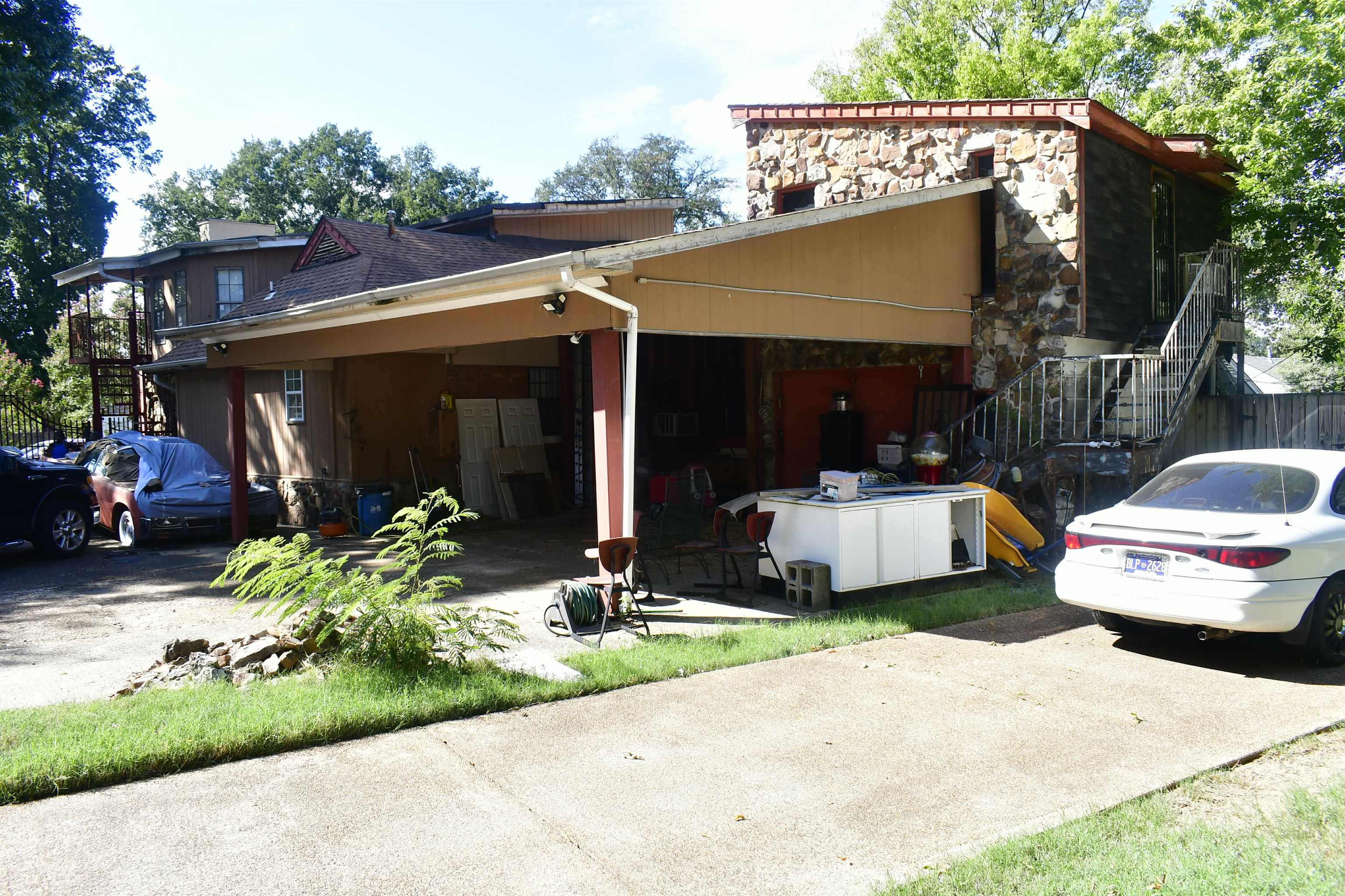 1508 Joanne St Property Photo 3