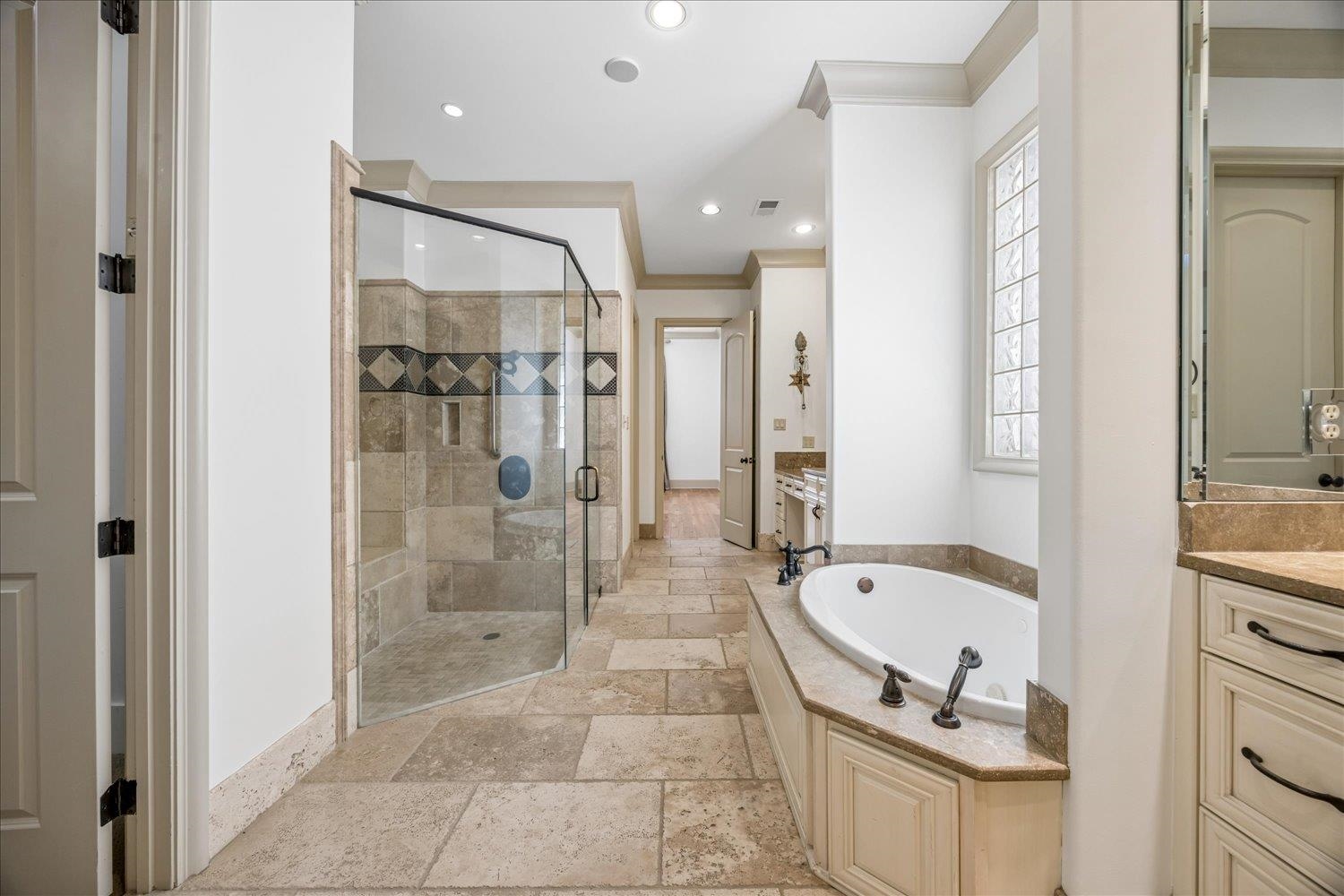 6326 Maison Privee Cv Property Photo 19