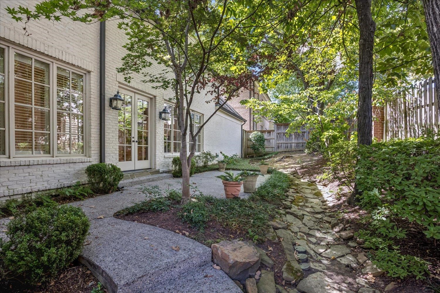 6326 Maison Privee Cv Property Photo 35