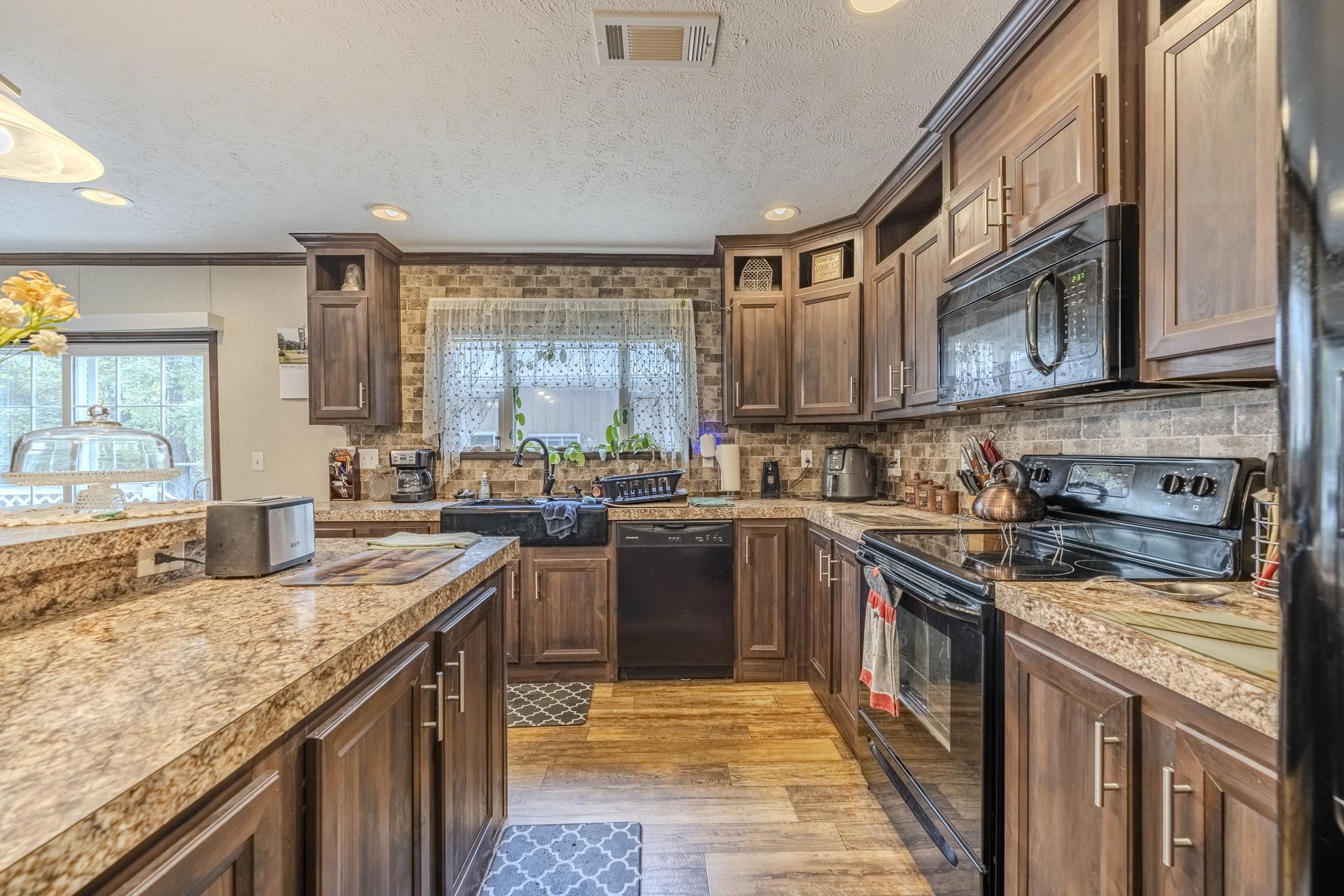 845 Winding Way Property Photo 3