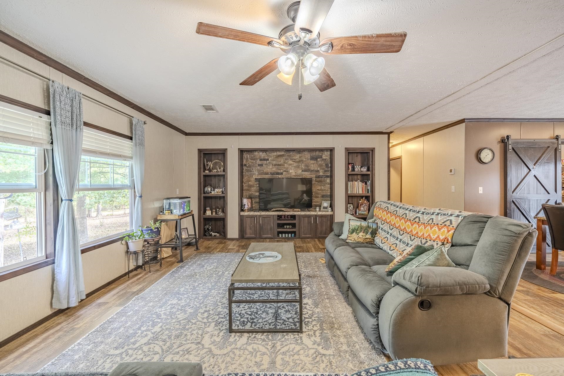 845 Winding Way Property Photo 8
