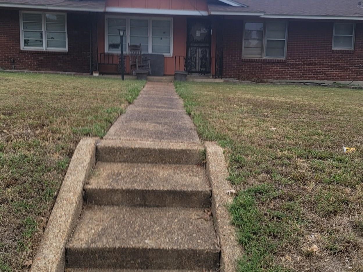 1586 E Raines Rd Property Photo 1