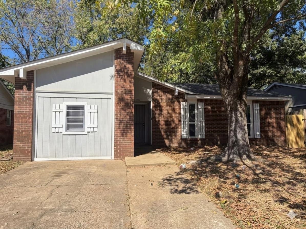 5688 Winter Tree Dr Property Photo 1
