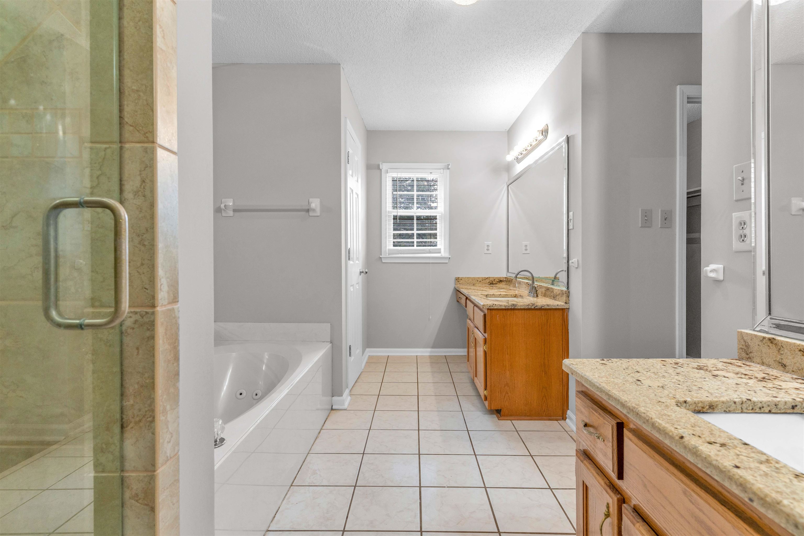 549 Tara Oaks Cv Property Photo 22