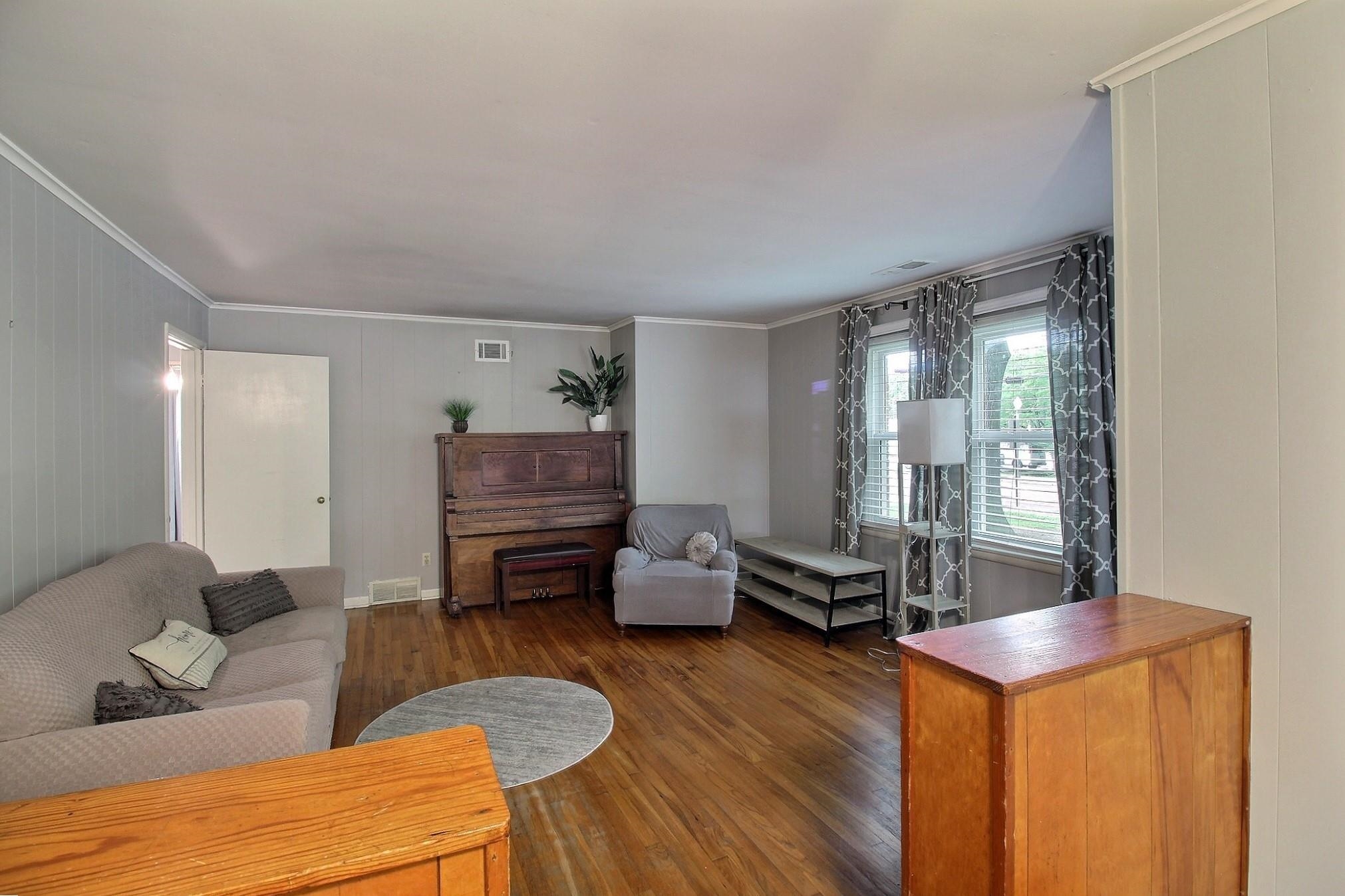 534 S Center St Property Photo 6