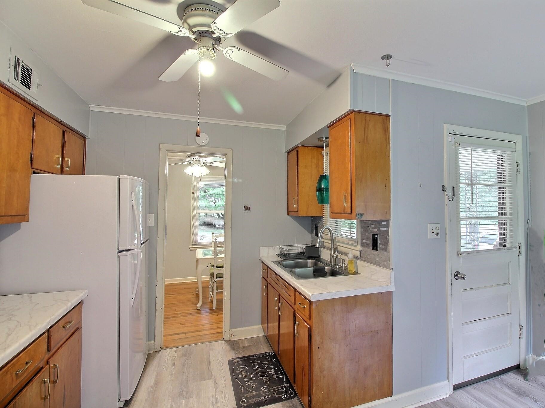 534 S Center St Property Photo 9