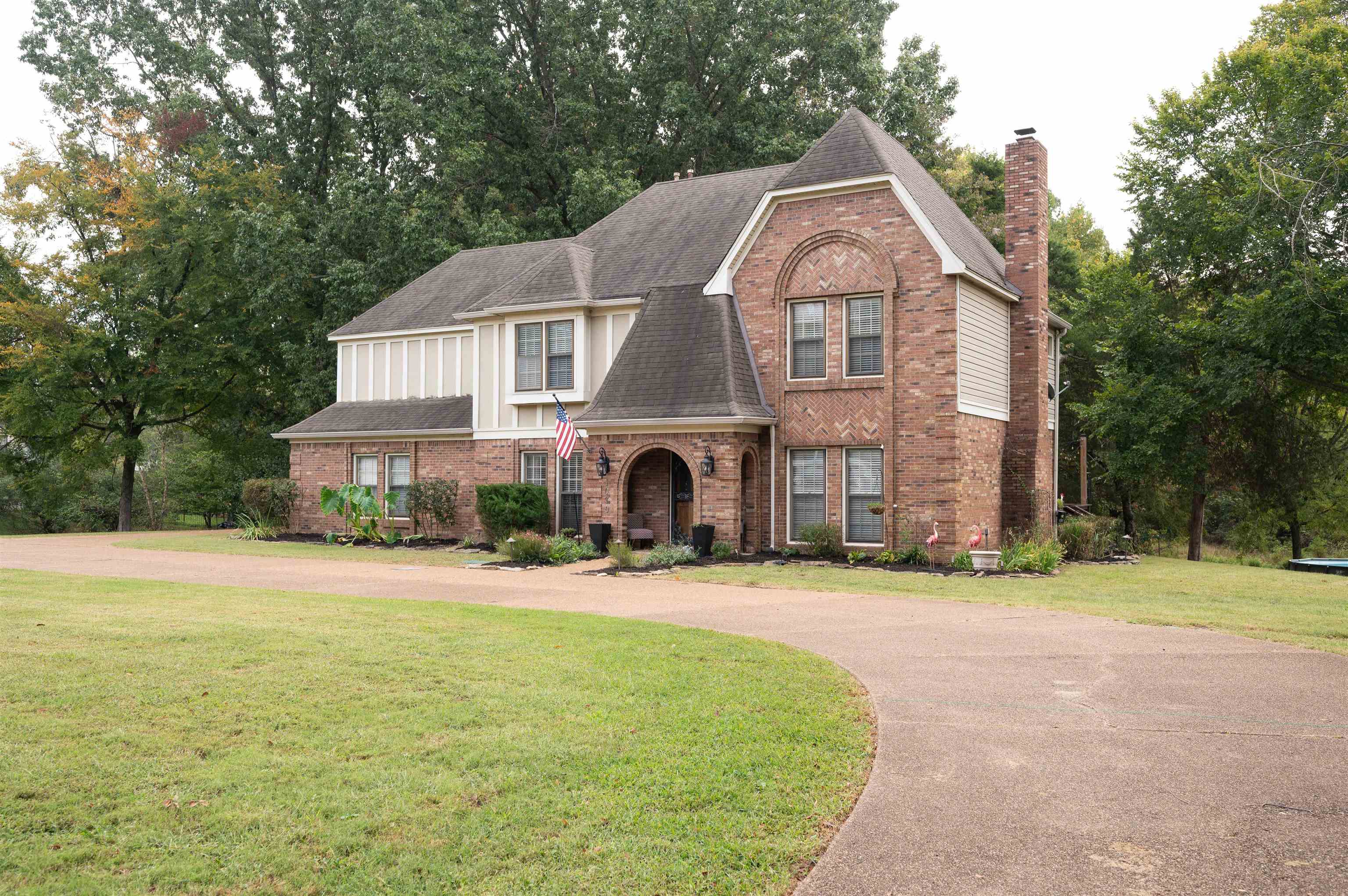 1070 Timberlake Dr W Property Photo 1