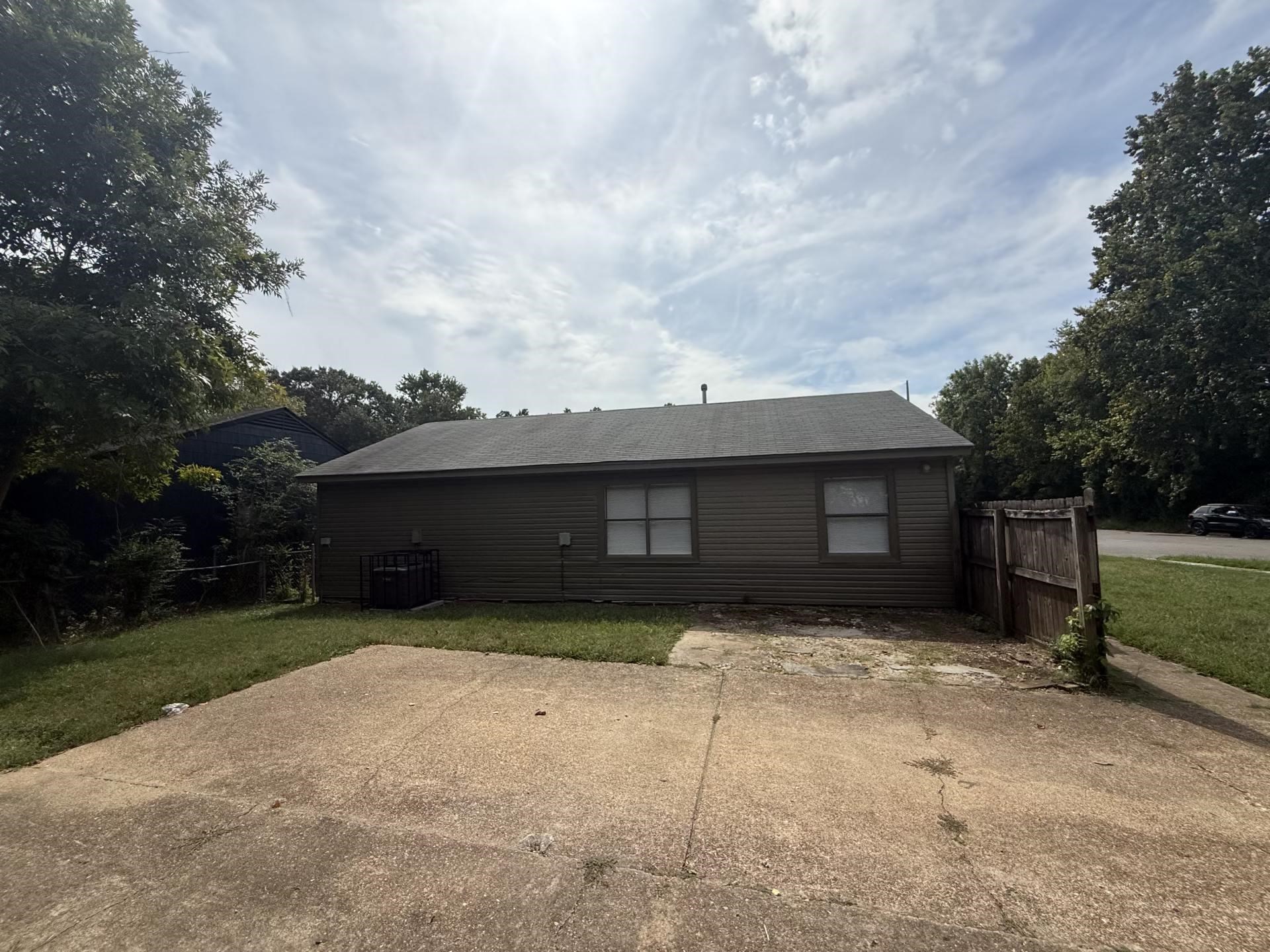 5588 Maple Tree Dr Property Photo 2