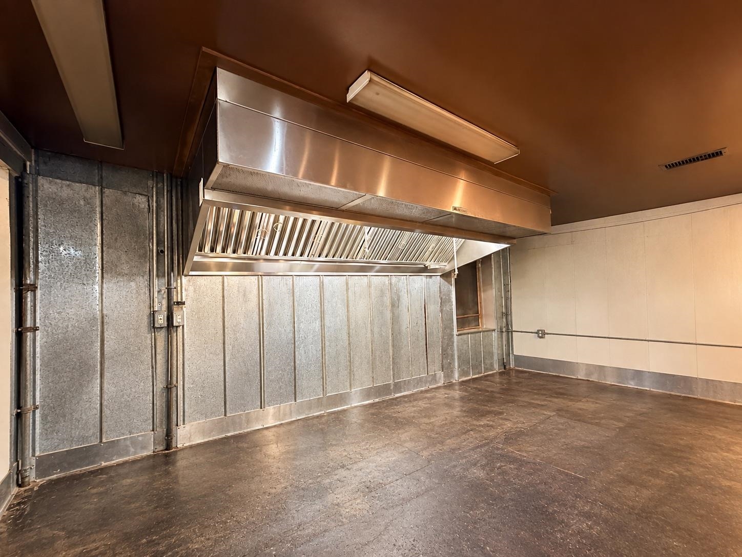 9595 78 Hwy Property Photo 4