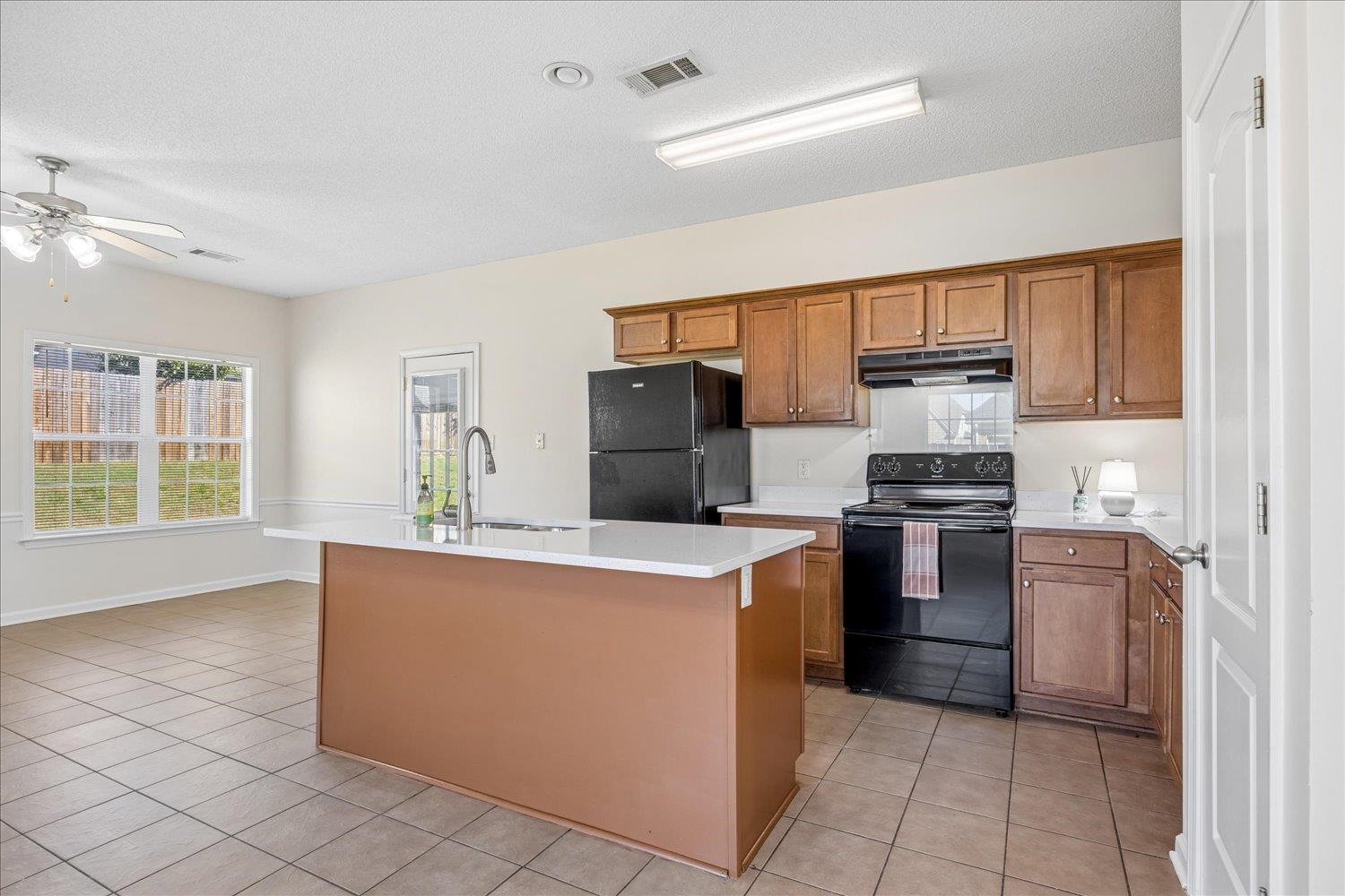 10204 Sutton Ridge Ln Property Photo 3