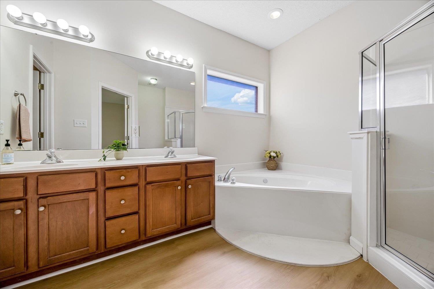 10204 Sutton Ridge Ln Property Photo 15