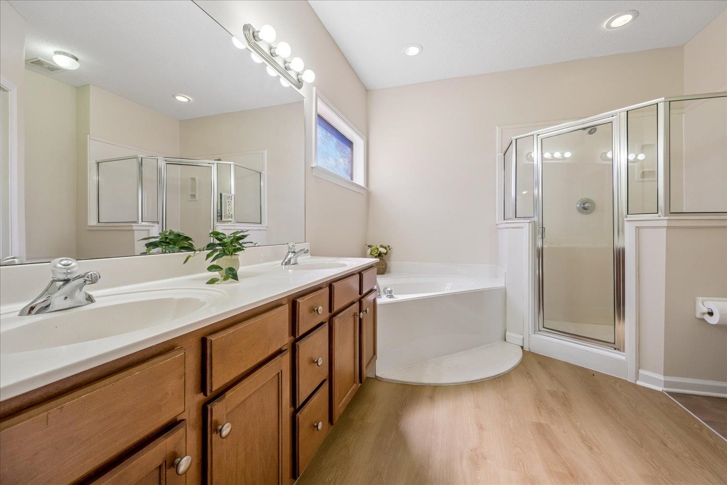10204 Sutton Ridge Ln Property Photo 16