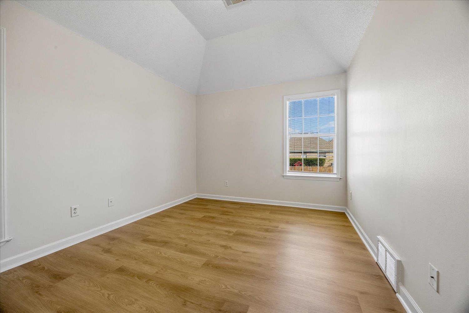 10204 Sutton Ridge Ln Property Photo 18