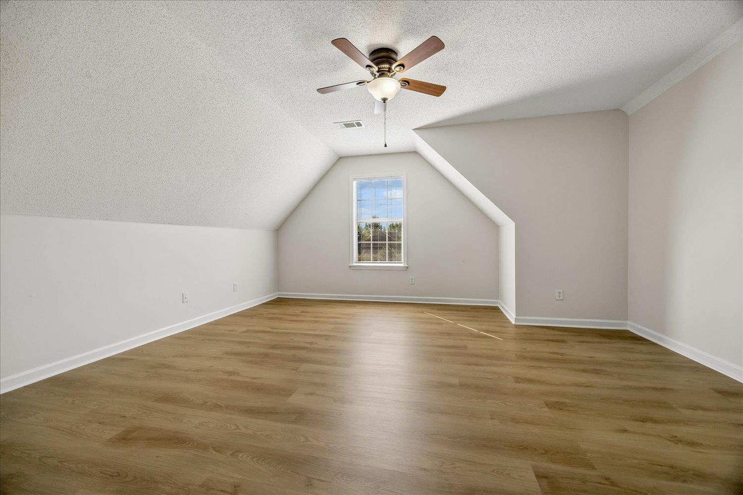 10204 Sutton Ridge Ln Property Photo 23