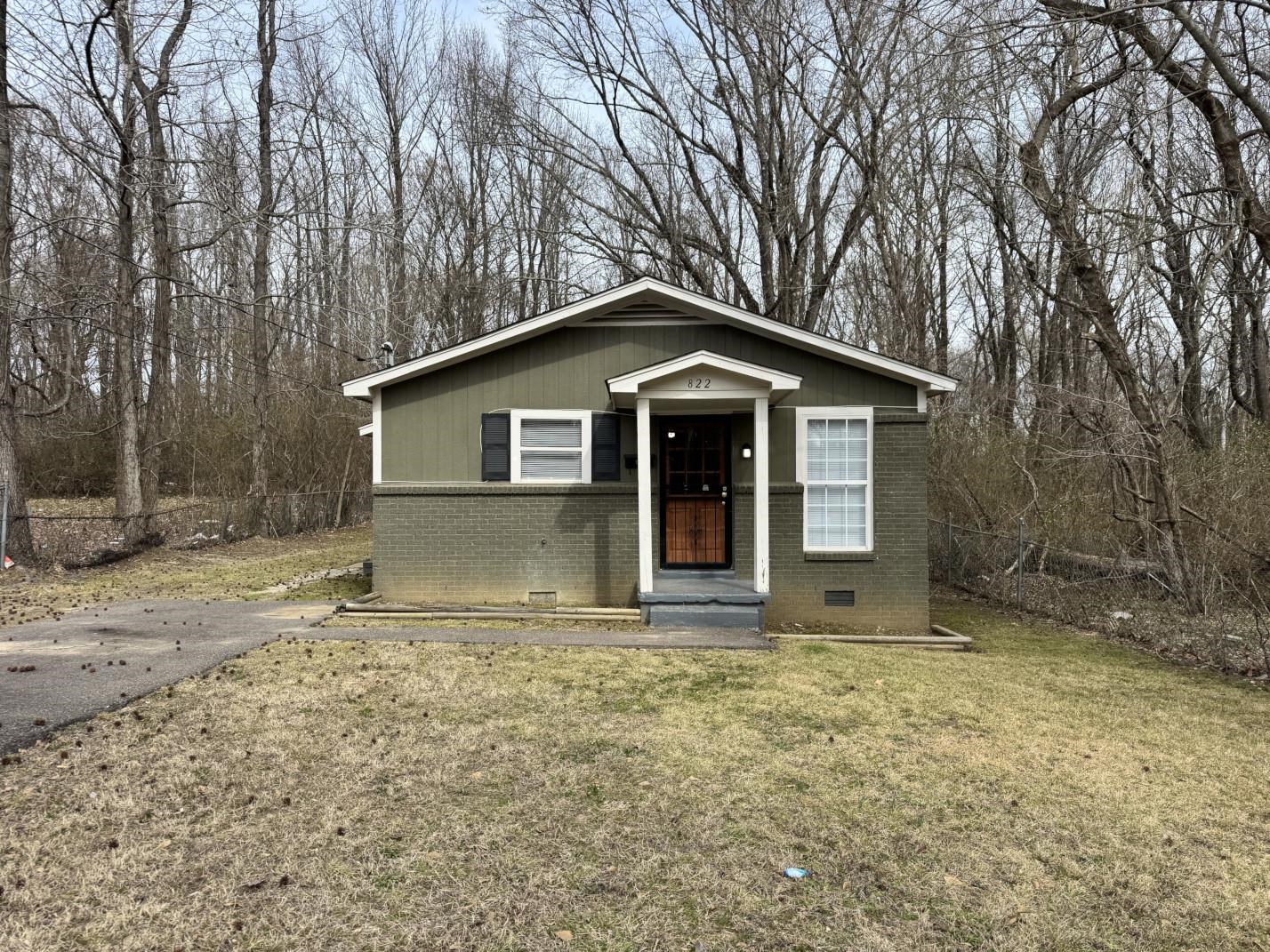 822 Eyers Rd Property Photo 1