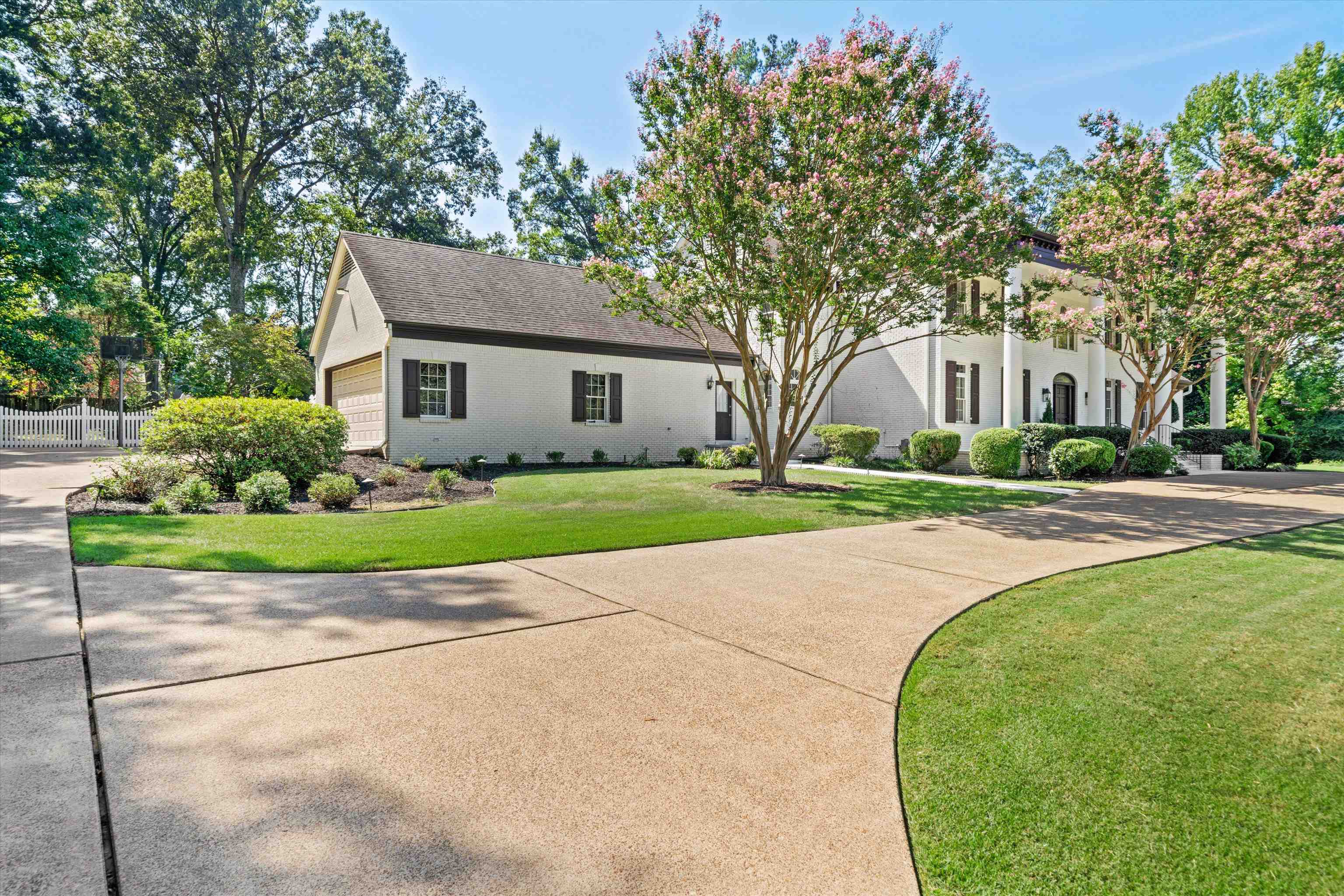 5349 N Clover Dr Property Photo 4