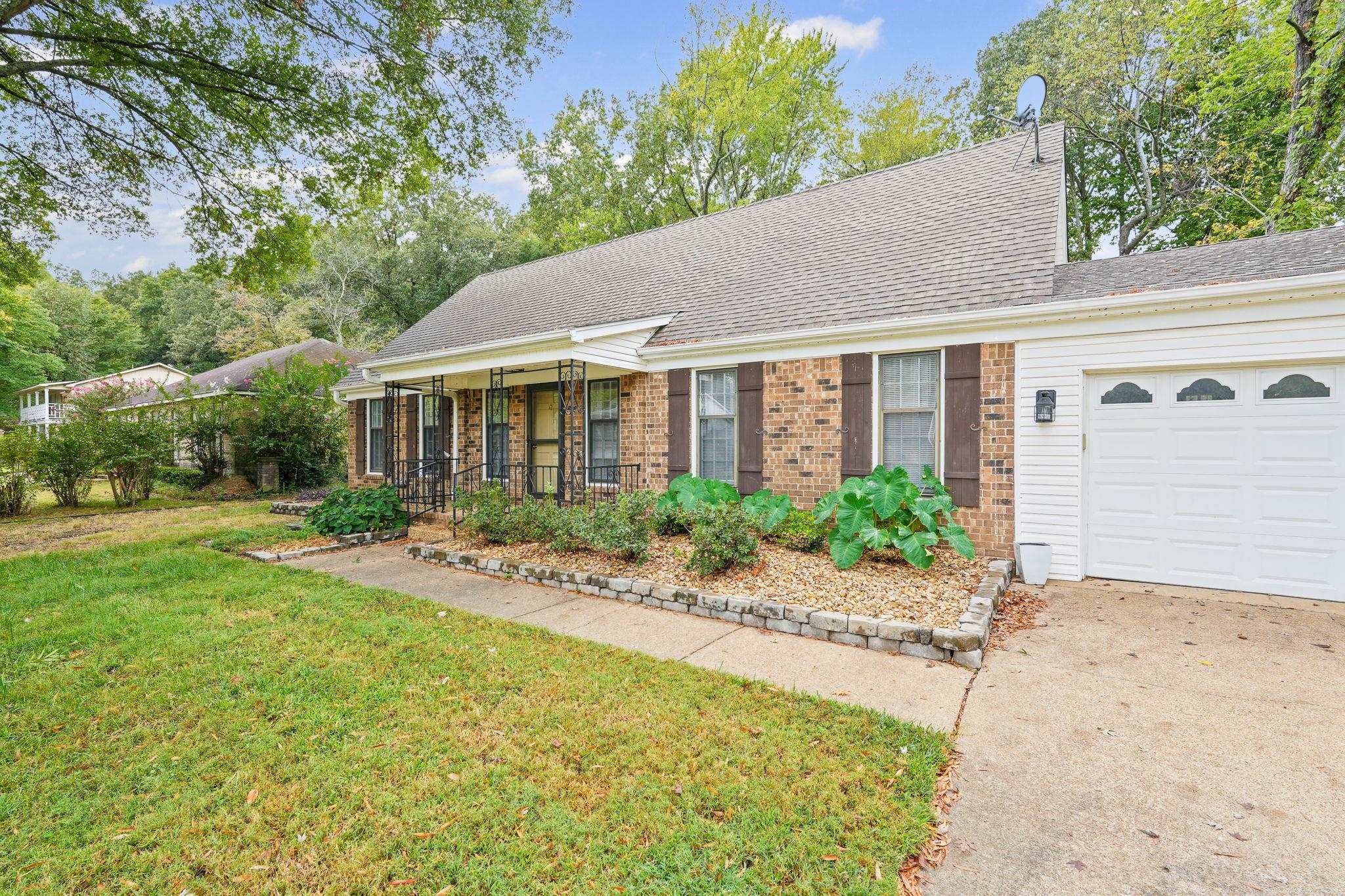 2531 Mimosa Tree Dr Property Photo 3