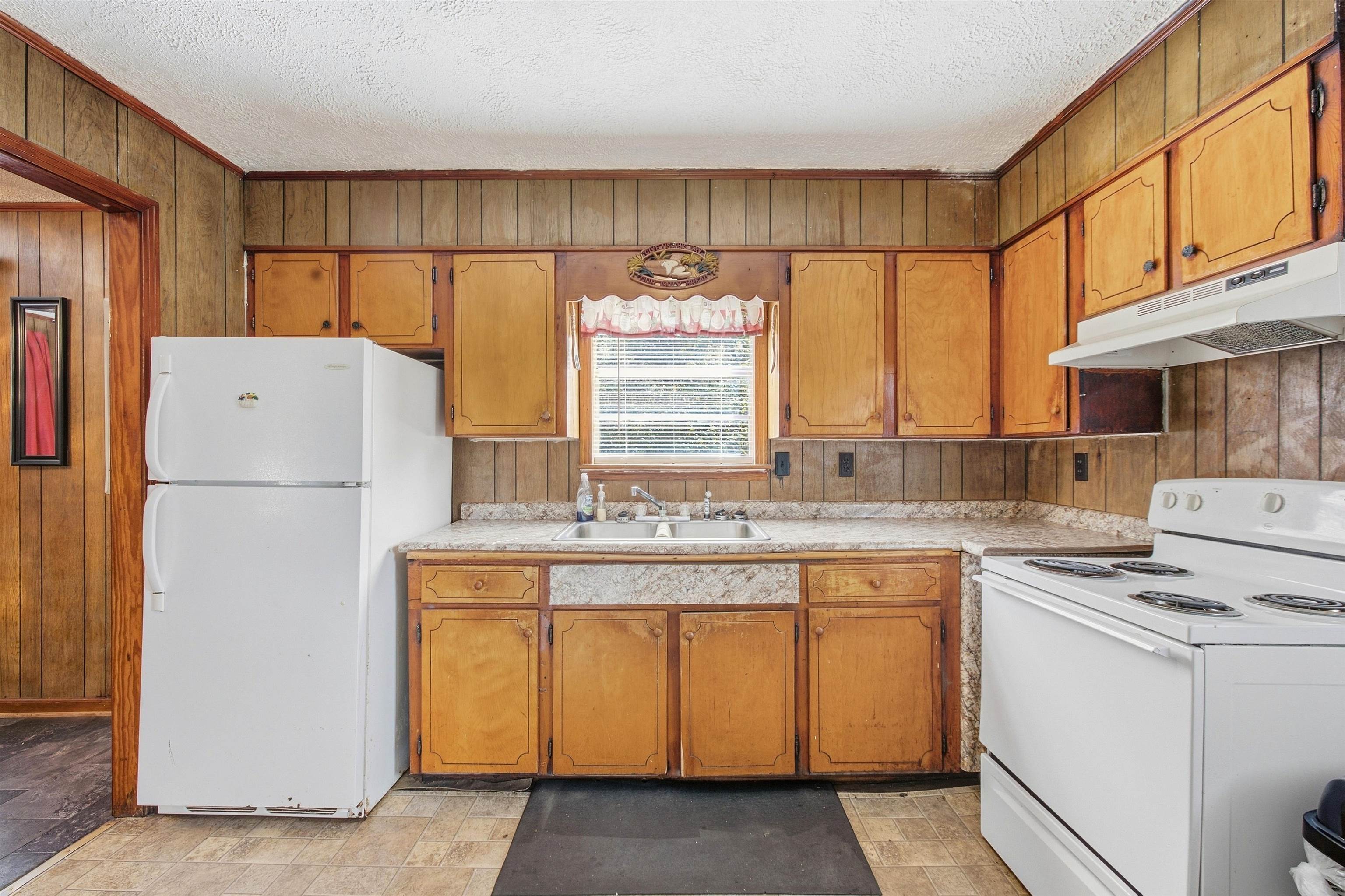 575 Bernard Rd Property Photo 14