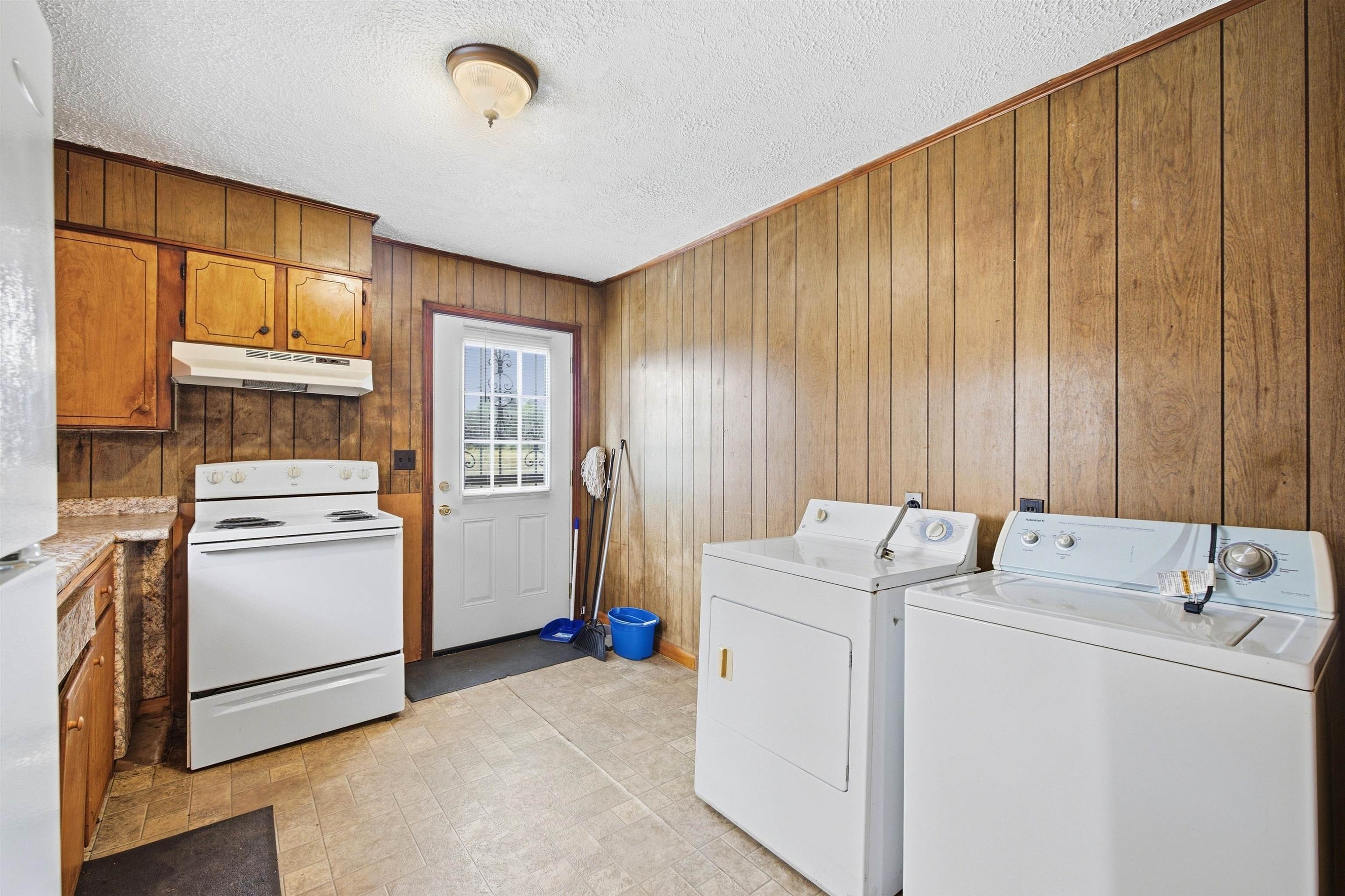 575 Bernard Rd Property Photo 16
