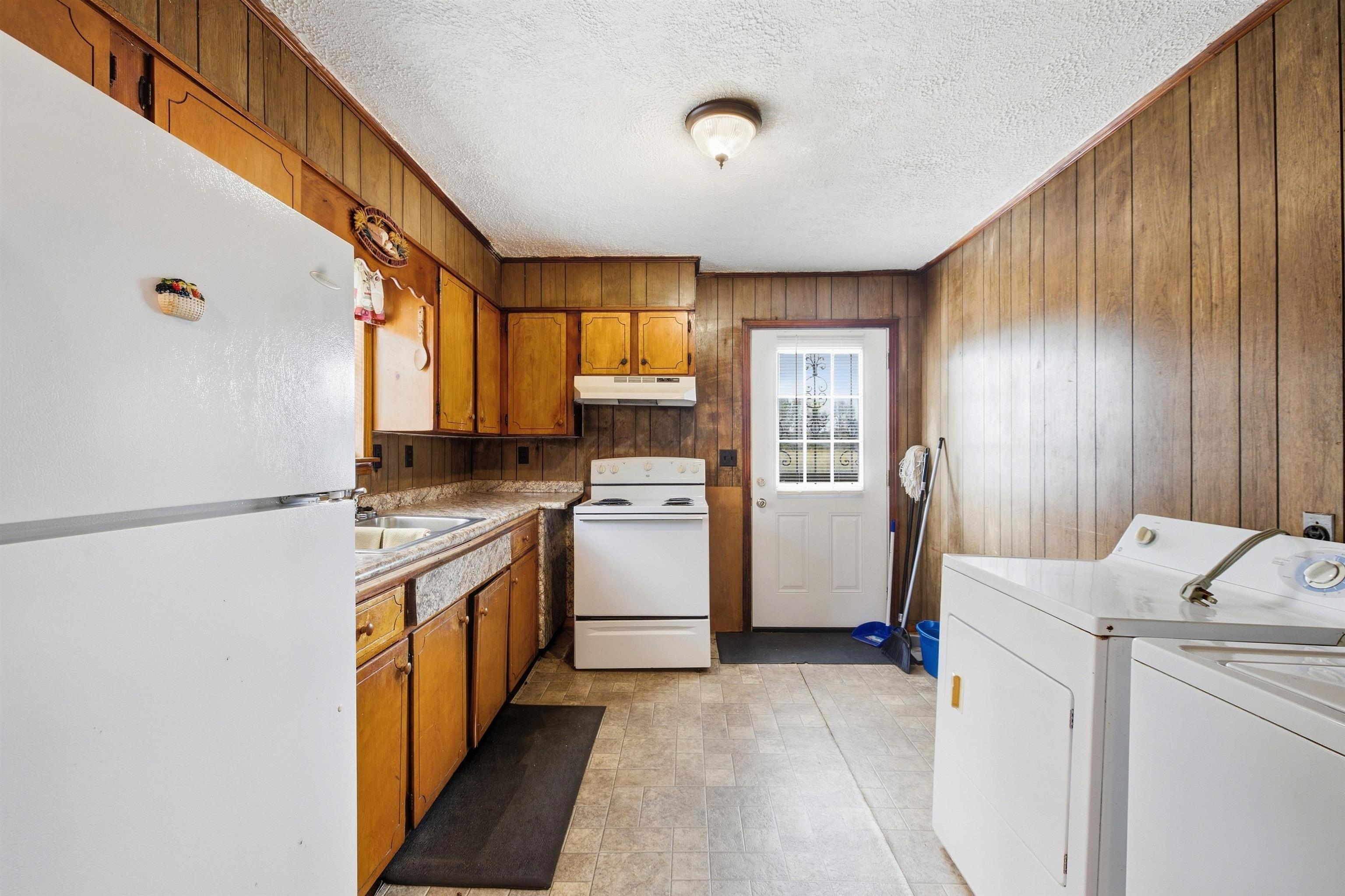 575 Bernard Rd Property Photo 17