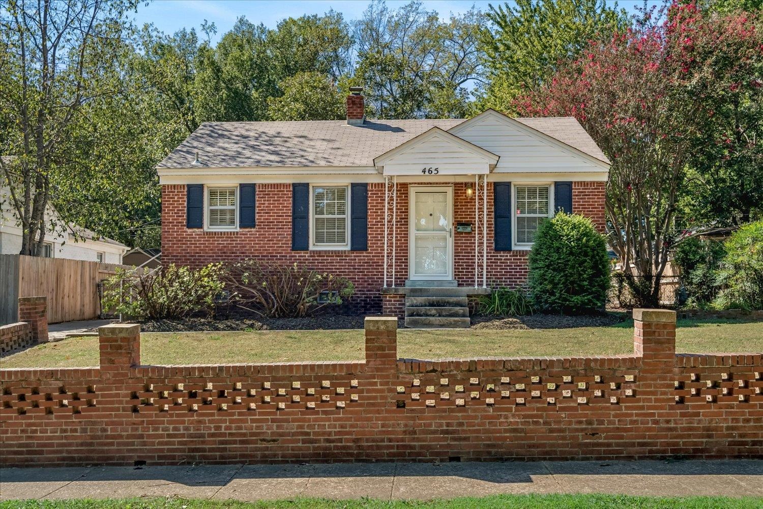 465 Grahamwood Dr Property Photo 1