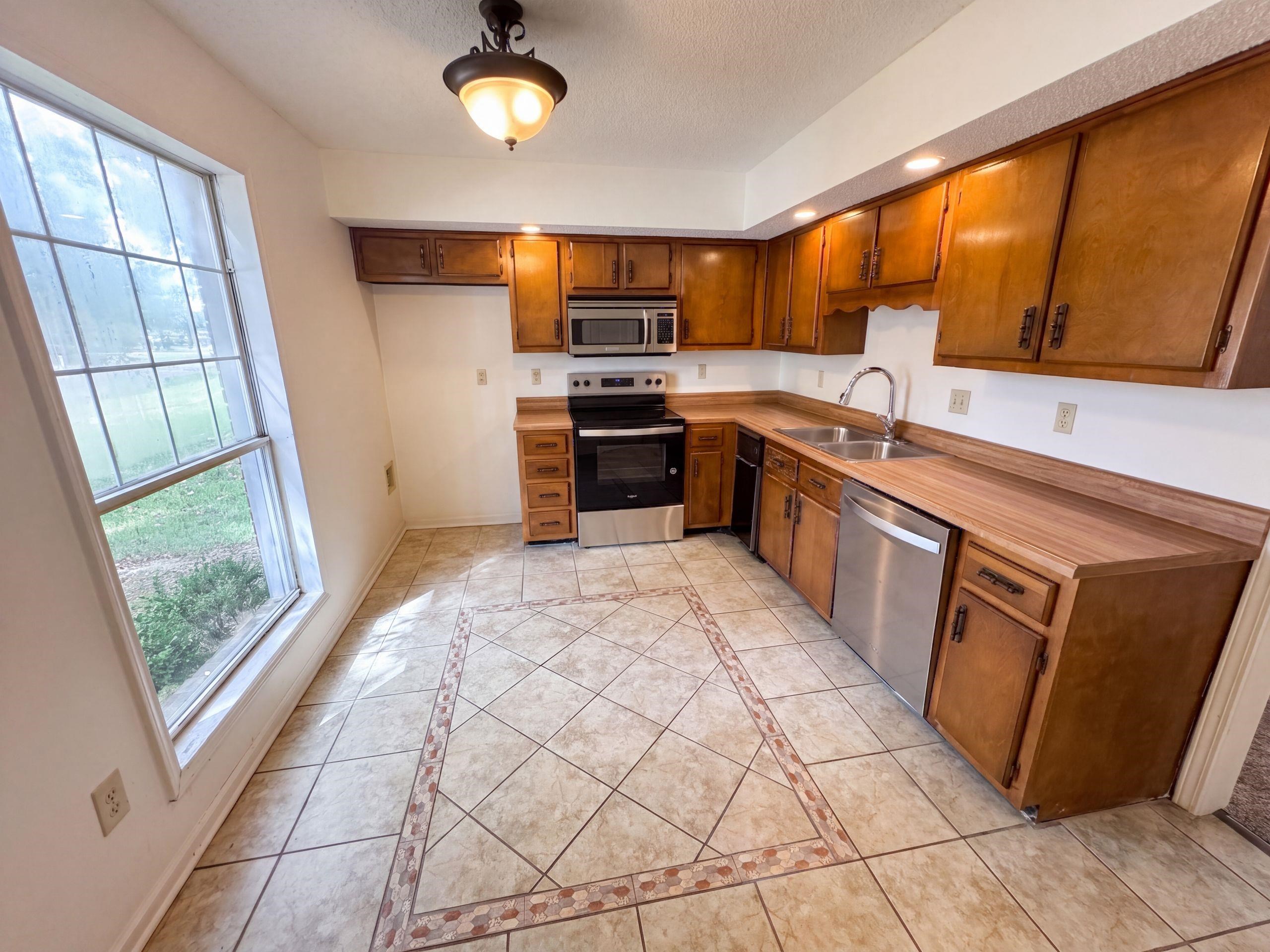 3798 Fern Ridge Rd Property Photo 2