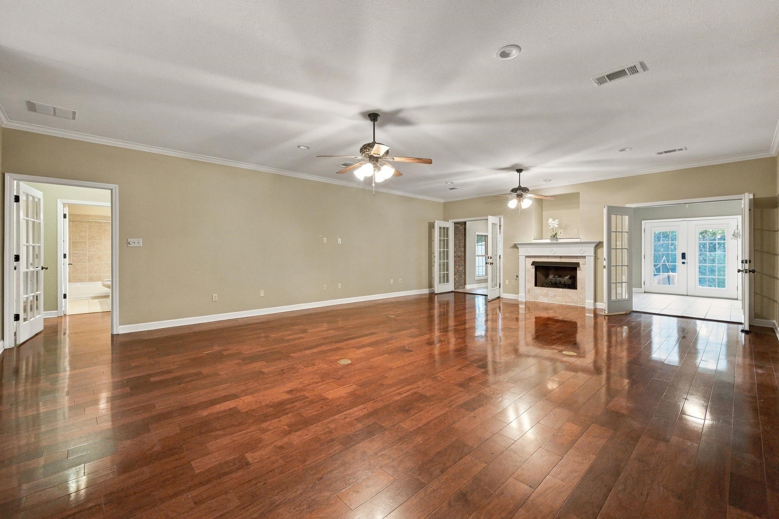 433 Perry Ln Property Photo 12