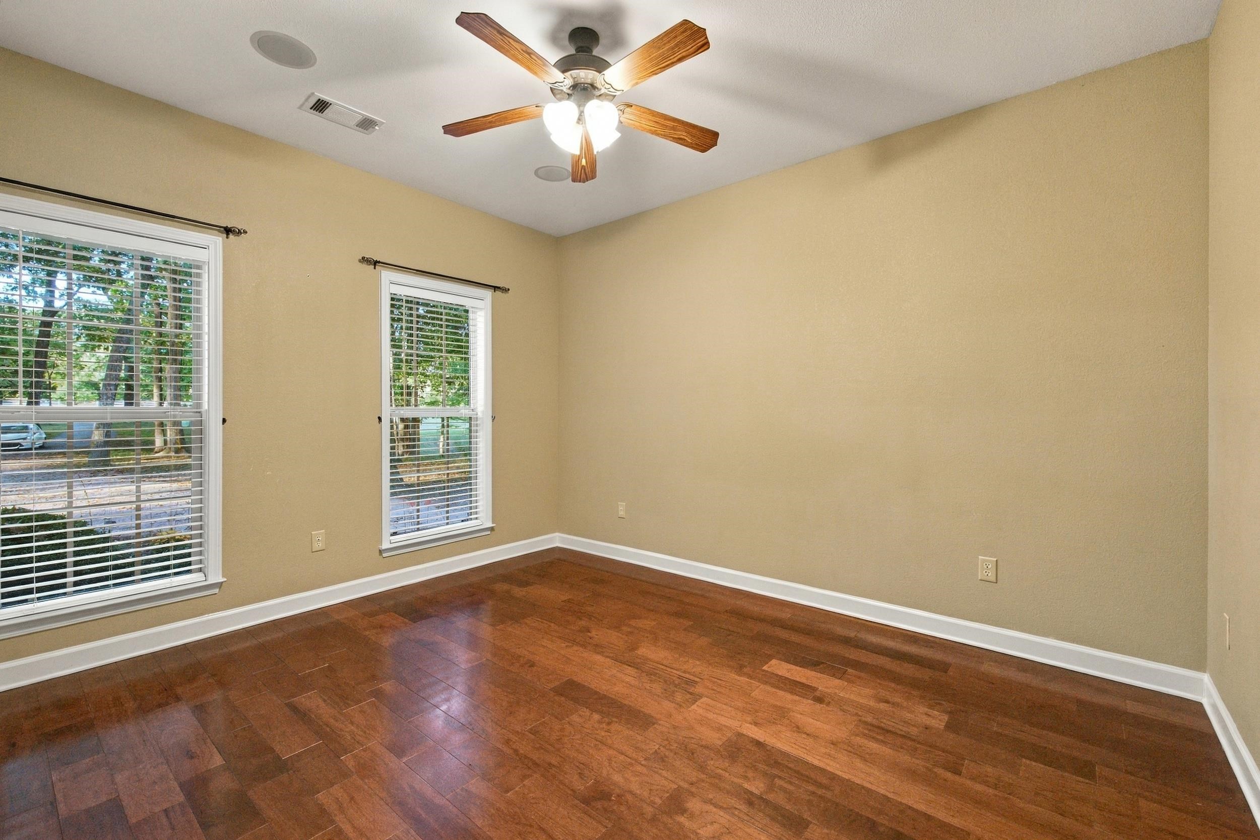 433 Perry Ln Property Photo 13