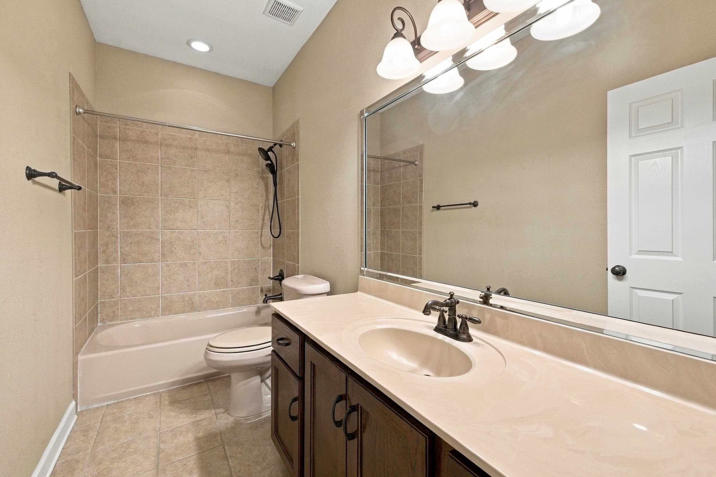 433 Perry Ln Property Photo 14
