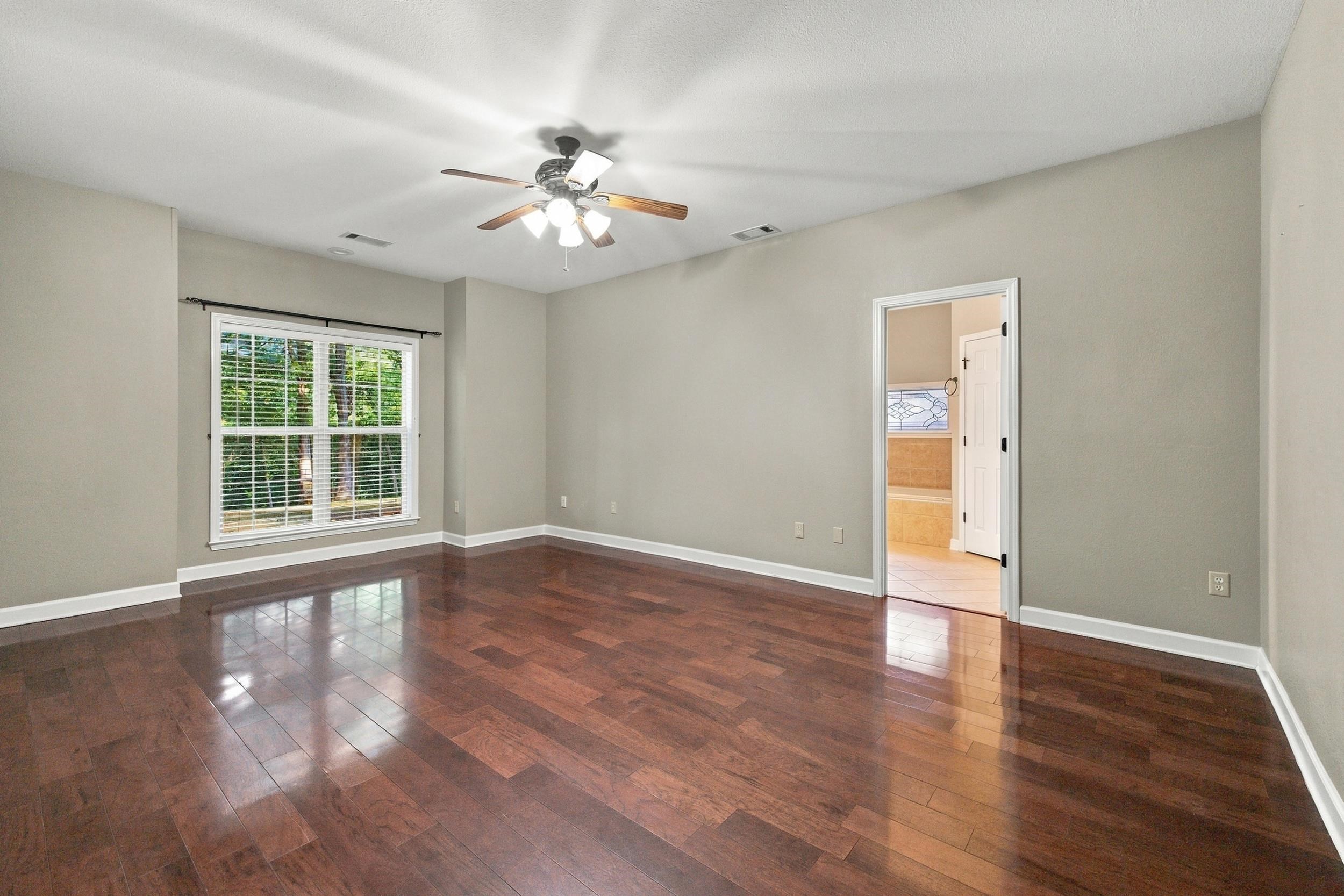 433 Perry Ln Property Photo 17