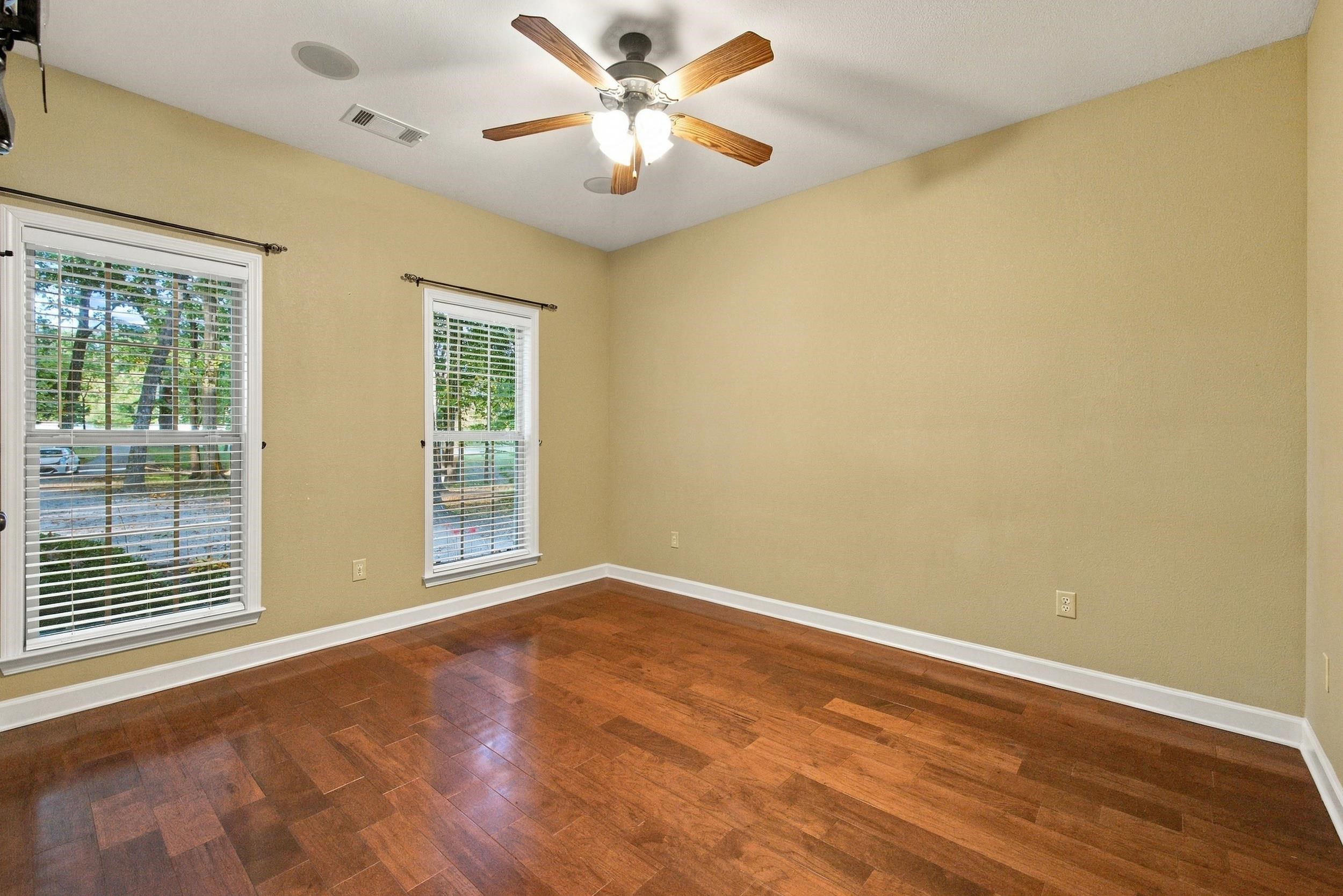 433 Perry Ln Property Photo 18