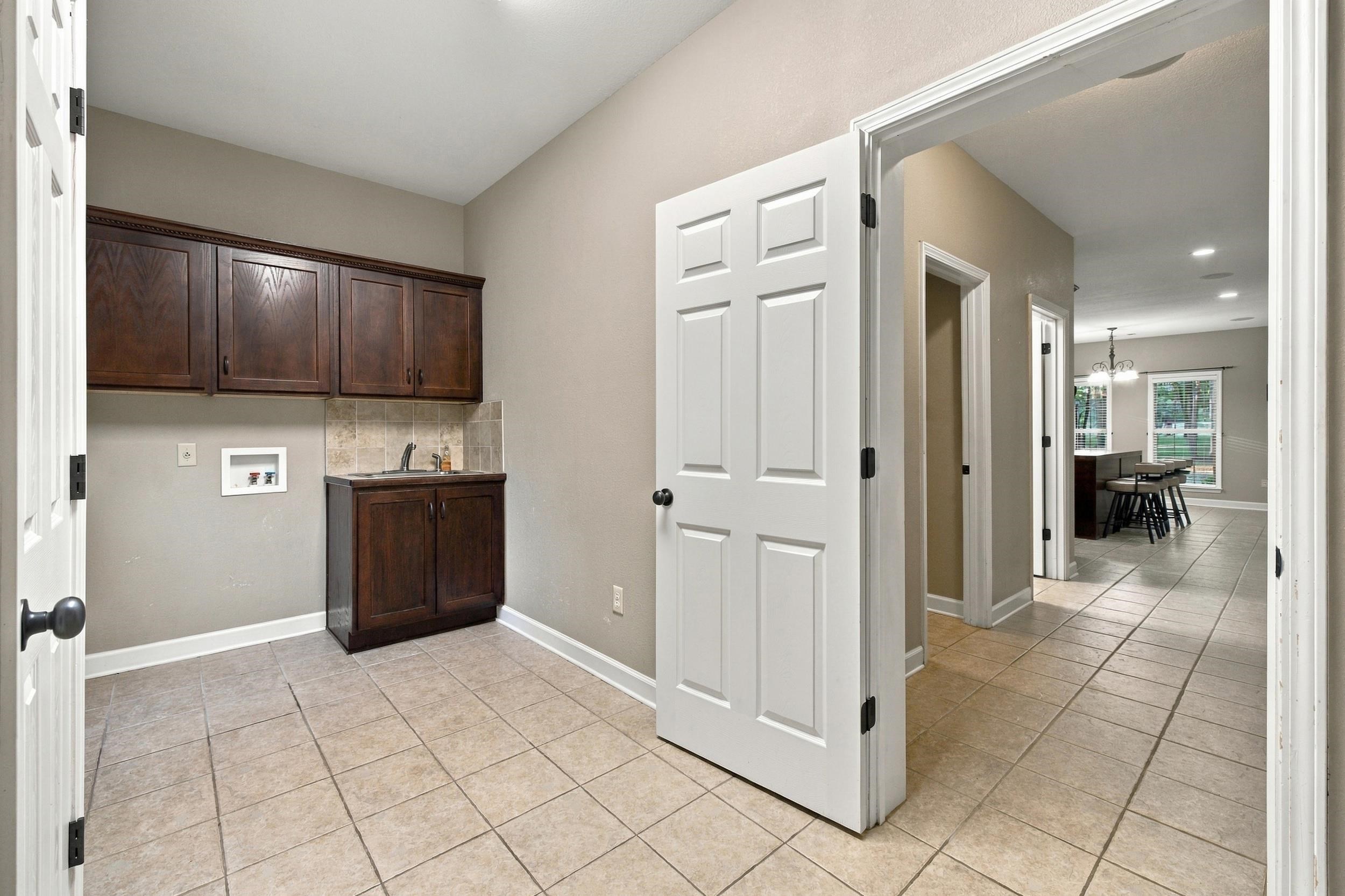 433 Perry Ln Property Photo 21