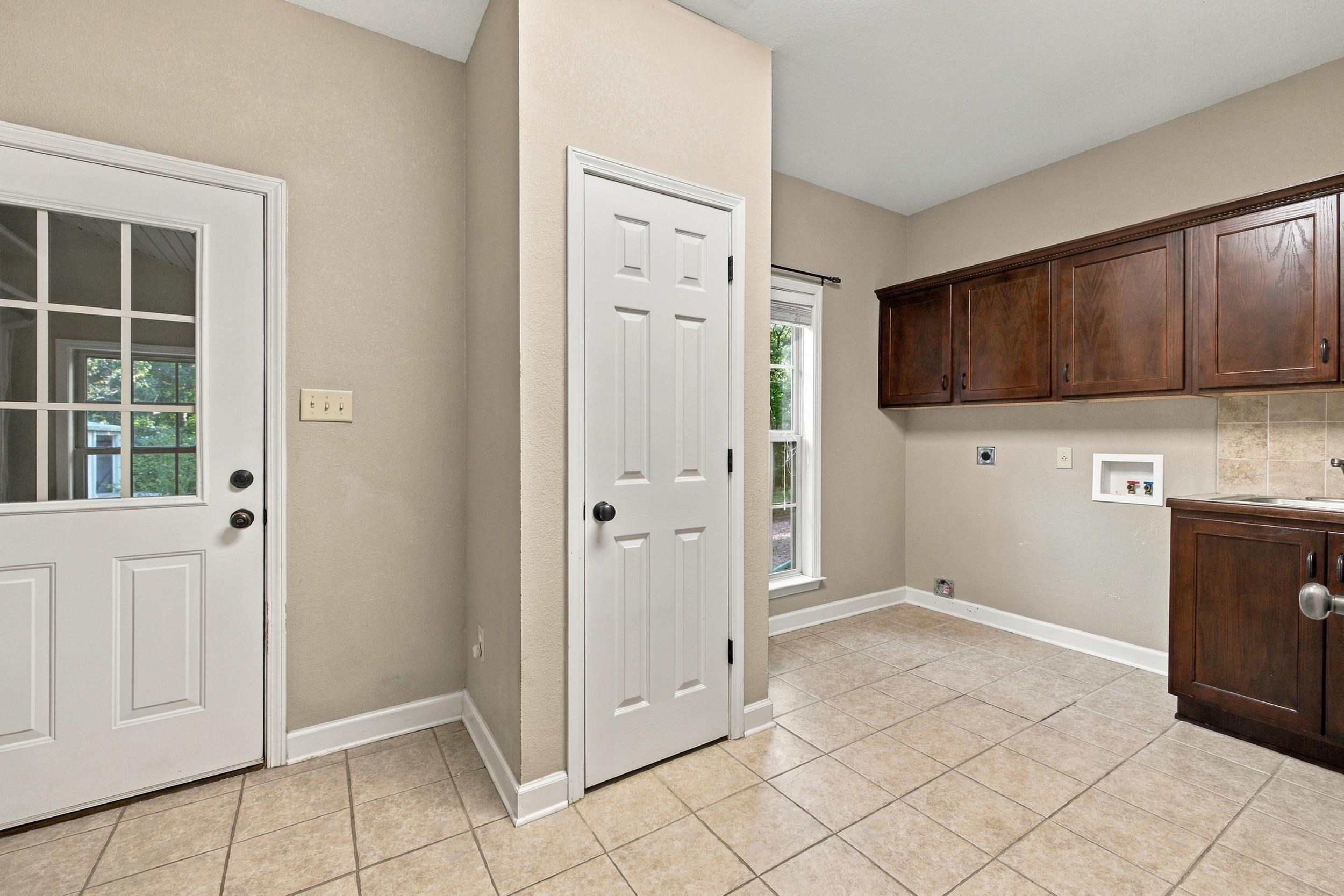 433 Perry Ln Property Photo 23