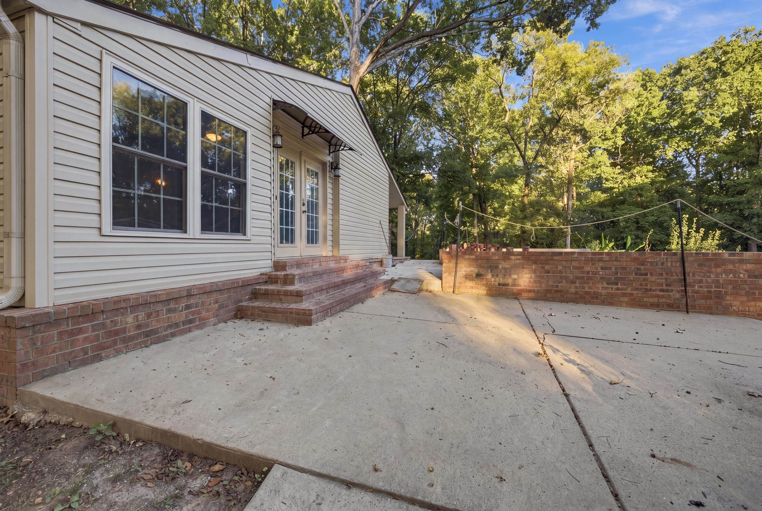 433 Perry Ln Property Photo 27
