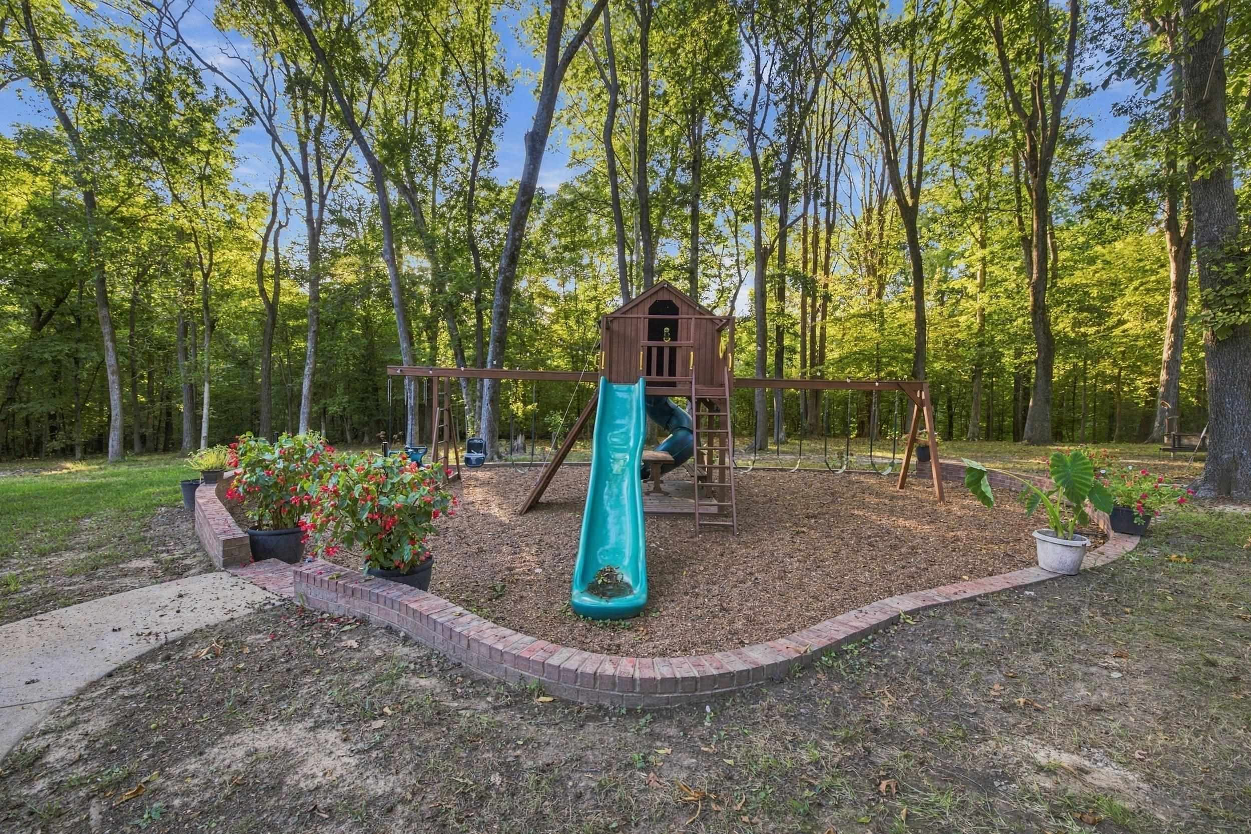 433 Perry Ln Property Photo 30