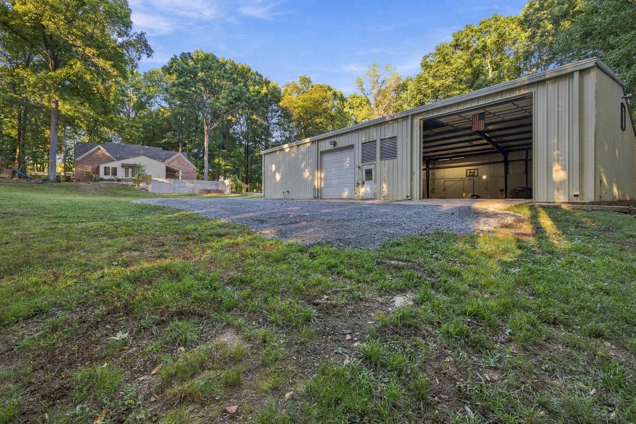 433 Perry Ln Property Photo 34