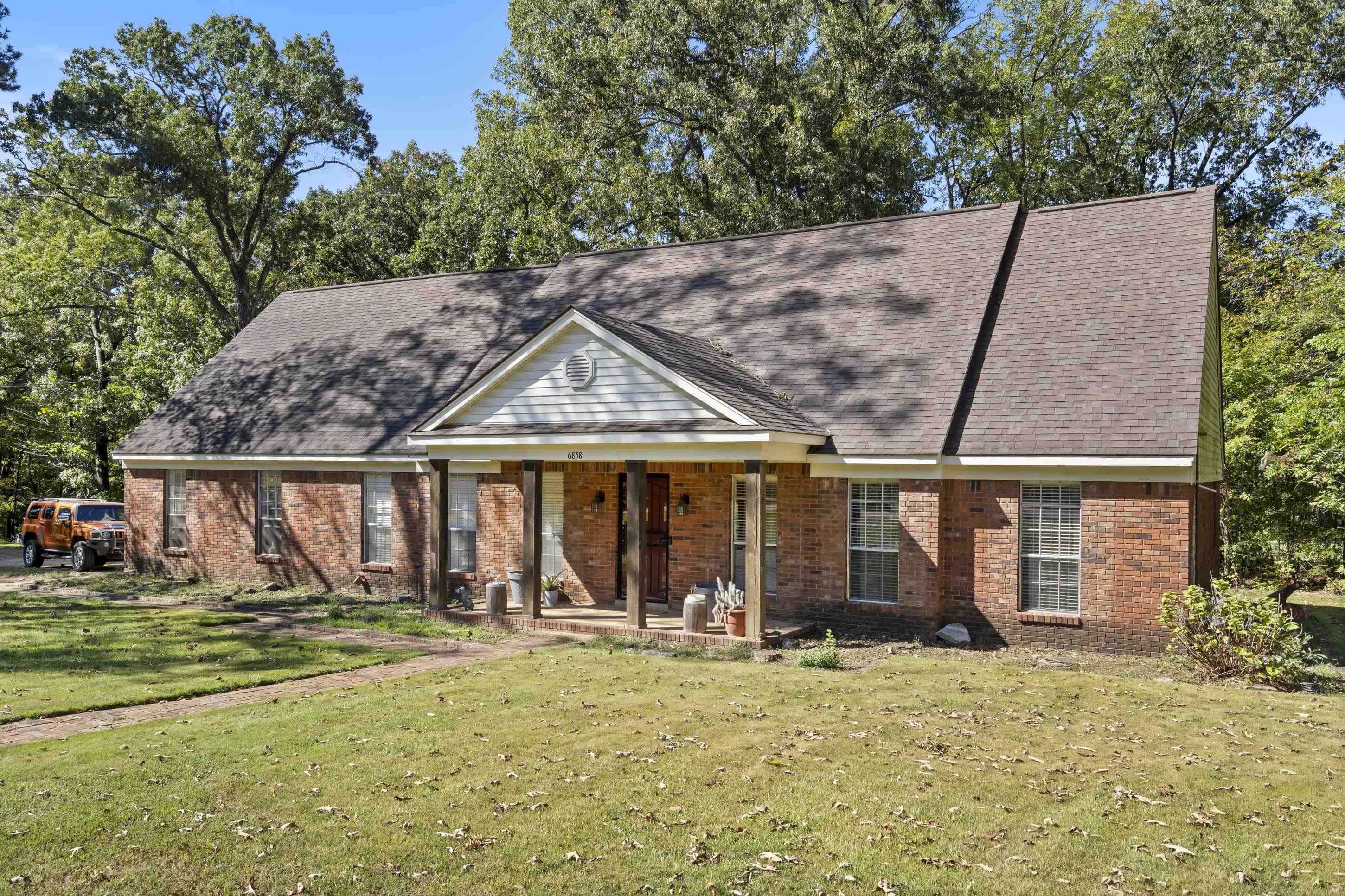 6858 Whippoorwill Rd Property Photo 2