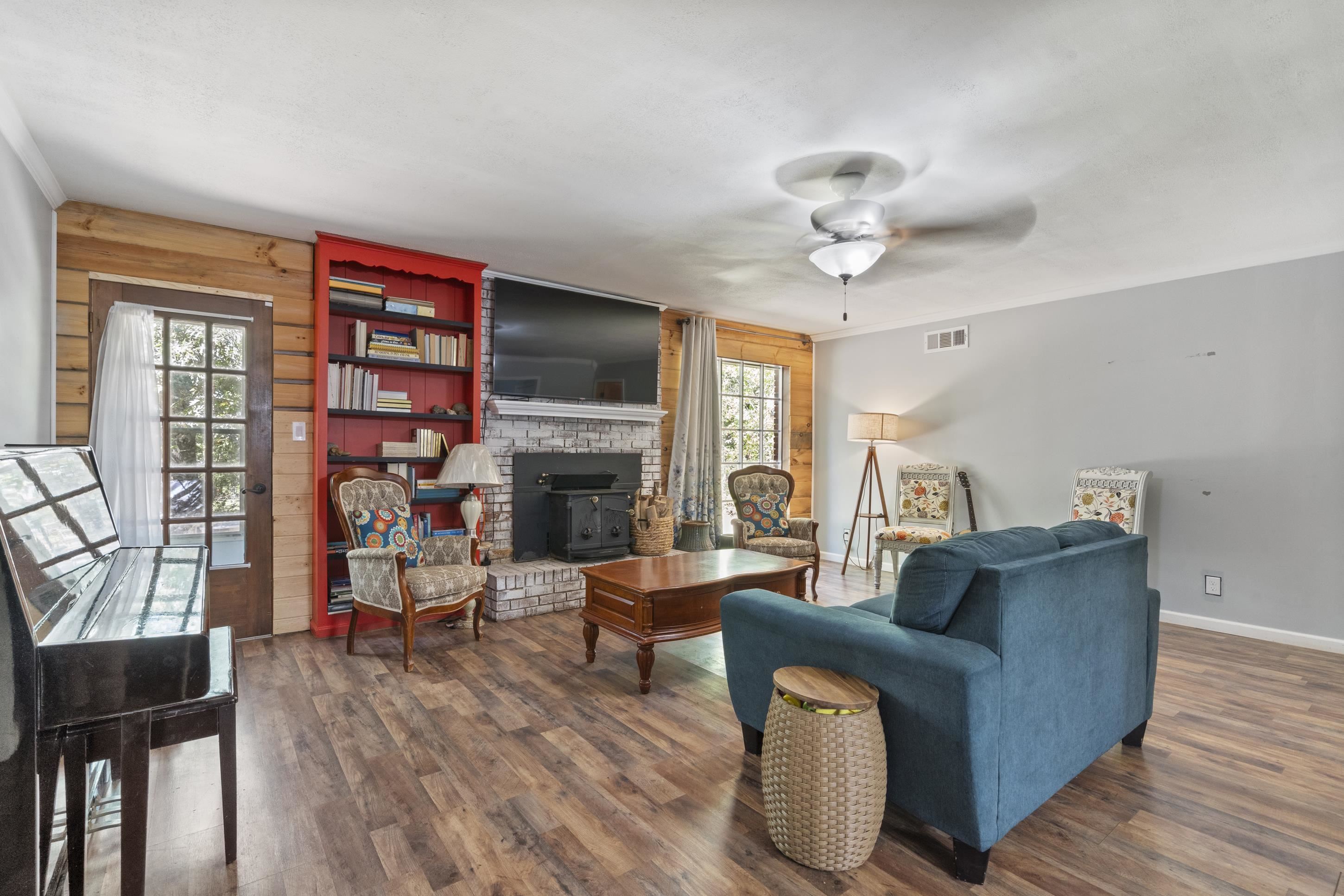 6858 Whippoorwill Rd Property Photo 4