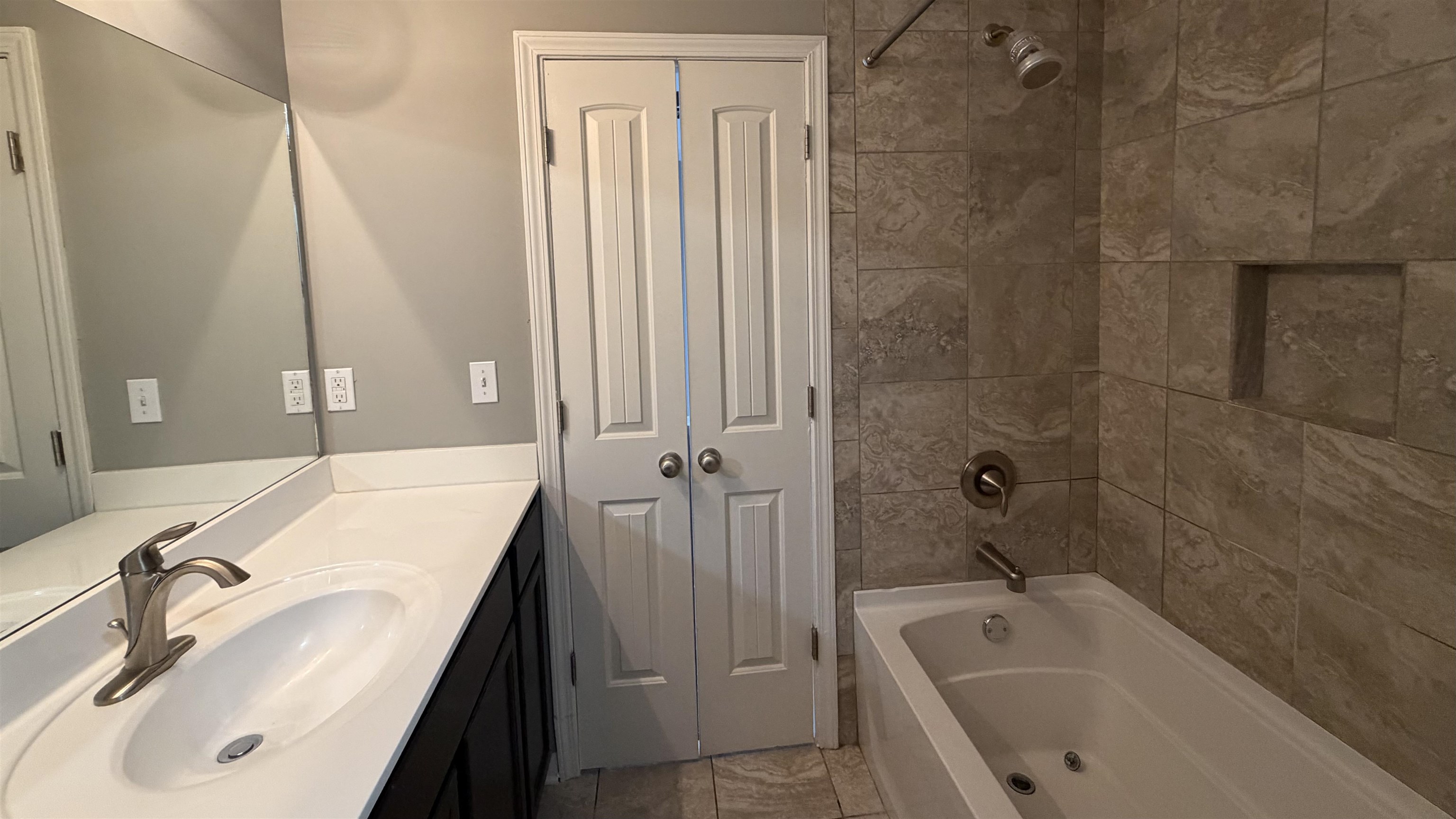 1319 Larkin Ave Property Photo 25