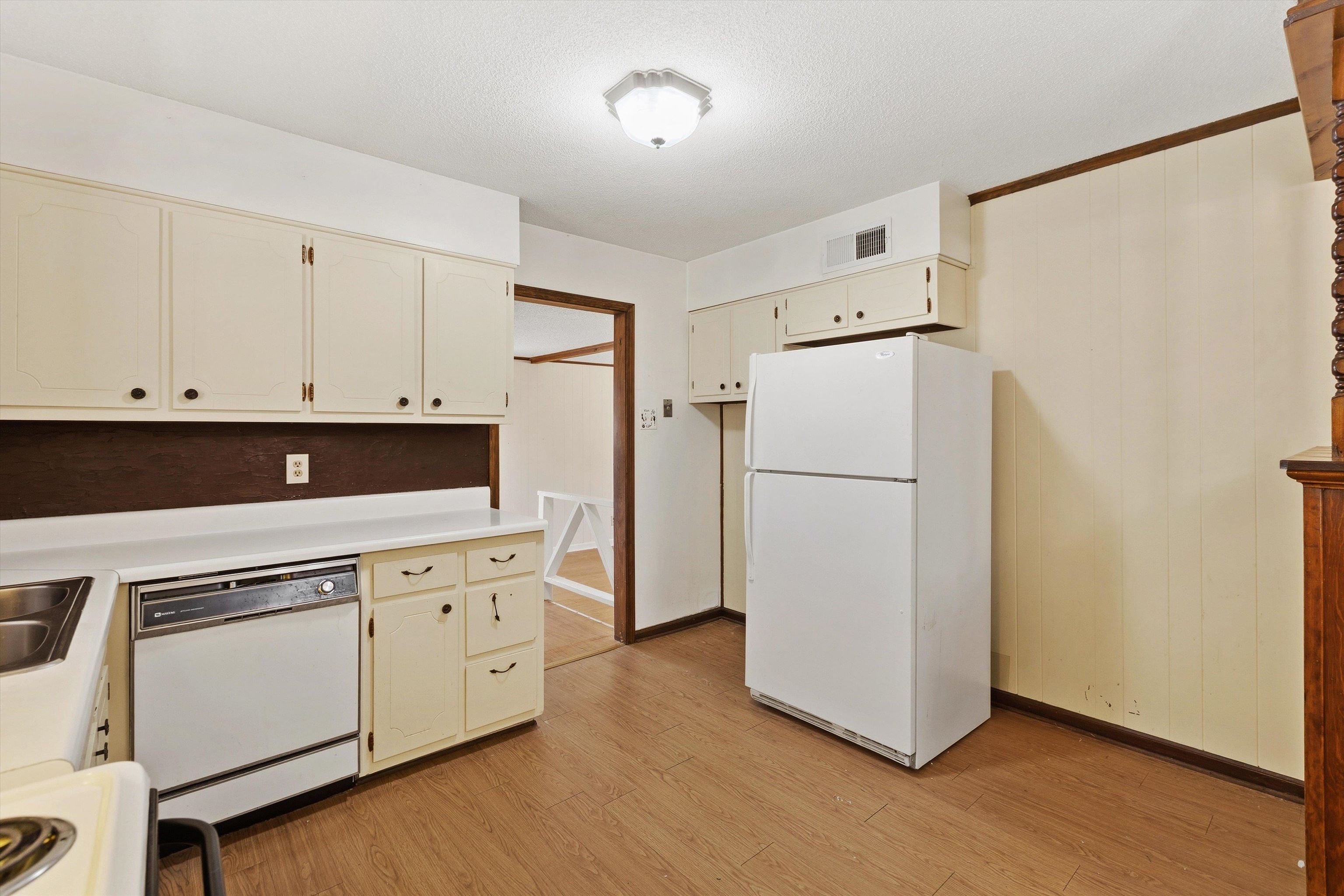 1250 Thrushcross Cv Property Photo 8
